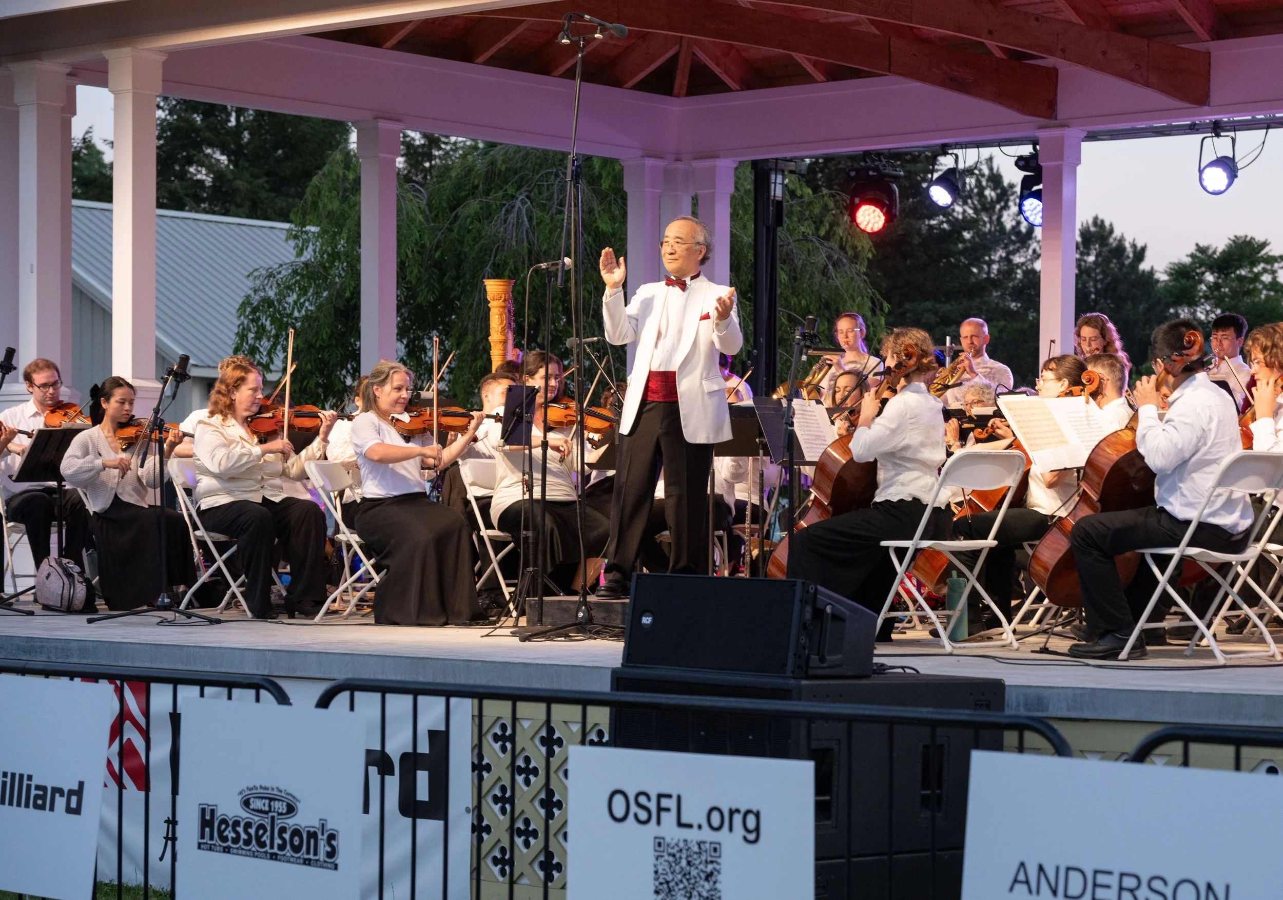 SoA 2026 Toshi clapping during performance (landscape).jpg