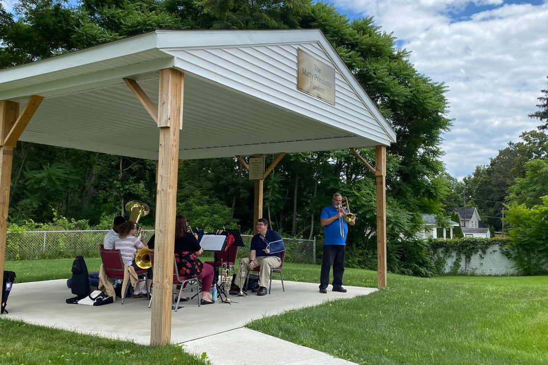 brass-quintet-trombone-outdoor-concert_1_orig.png