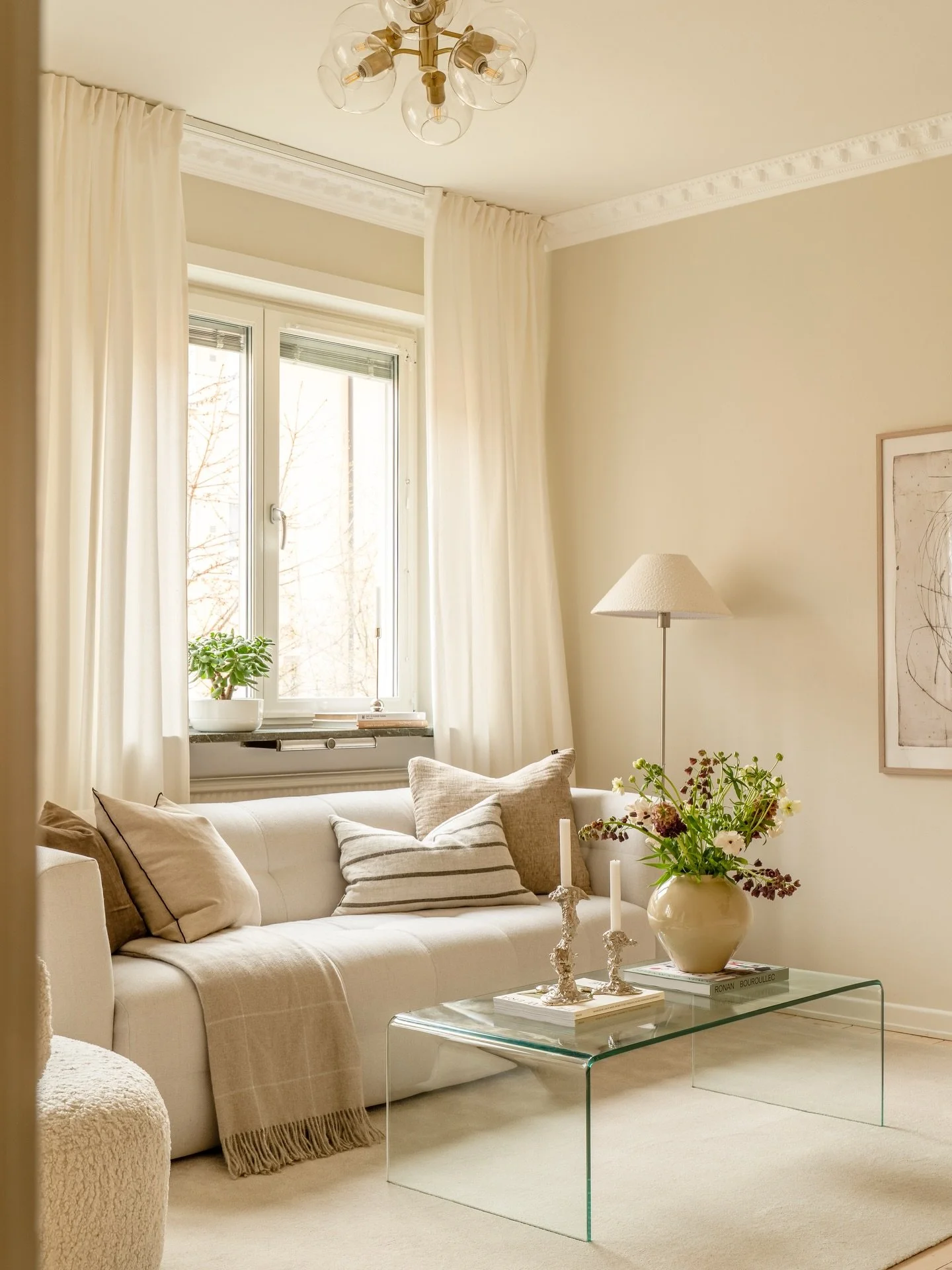 Favoritbilder fr&aring;n g&aring;rdagens styling av Bj&ouml;rkbacksv&auml;gen 12 ☺️ 

F&ouml;rmedlas av @miltontuu 
Foto @sthlmbostadsfoto