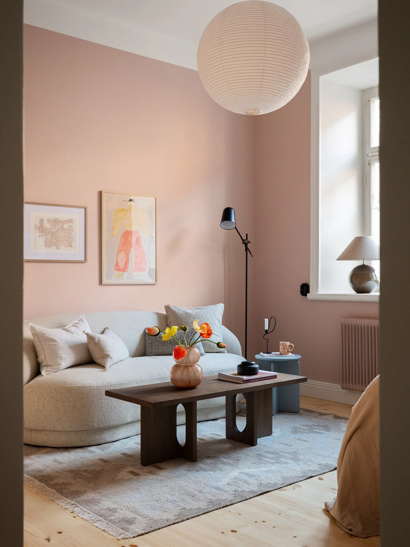 H&ouml;galidsgatan 34D- en rosa liten dr&ouml;m 💭💭 

F&ouml;rmedlas av @maklare.oskar 
Foto @jv.interiorphoto