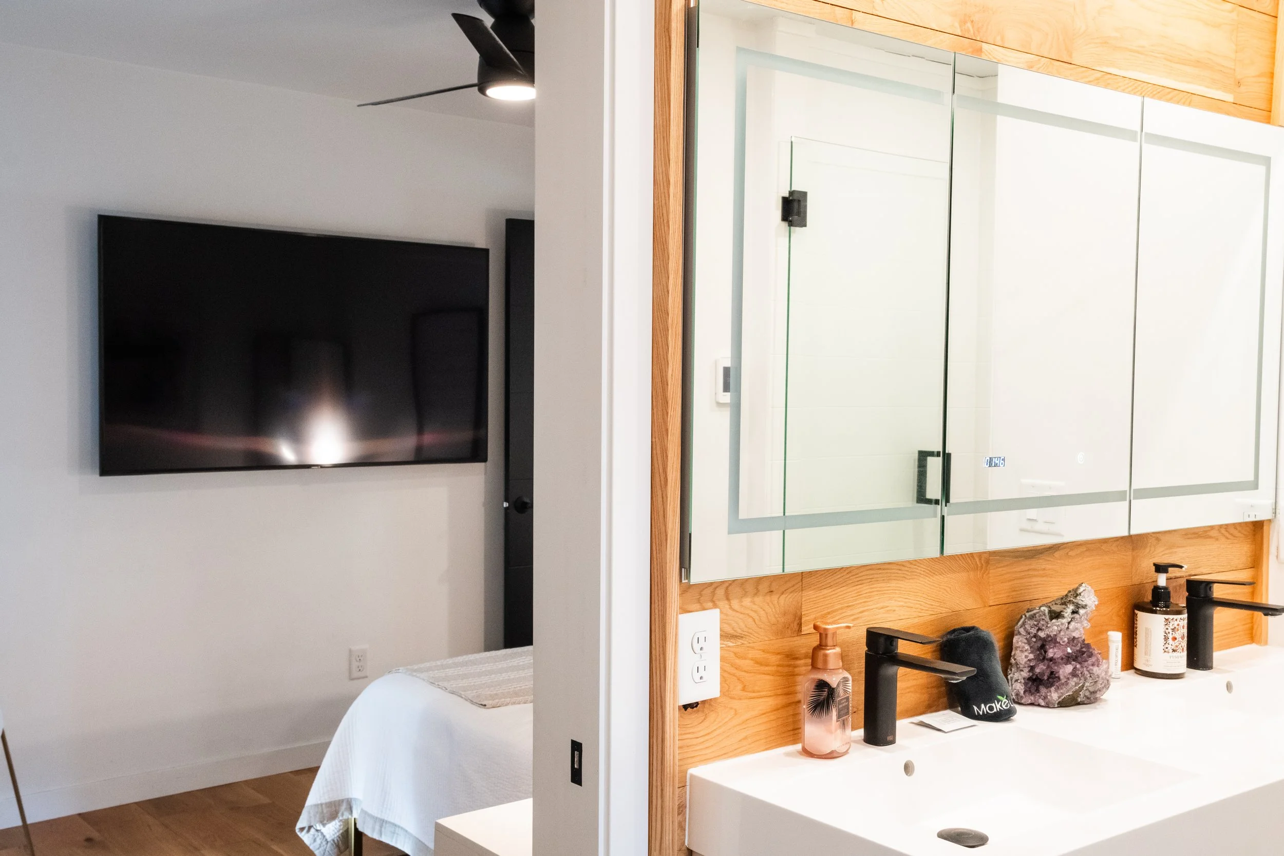 Shared Upstairs Bathroom into Bedroom 4