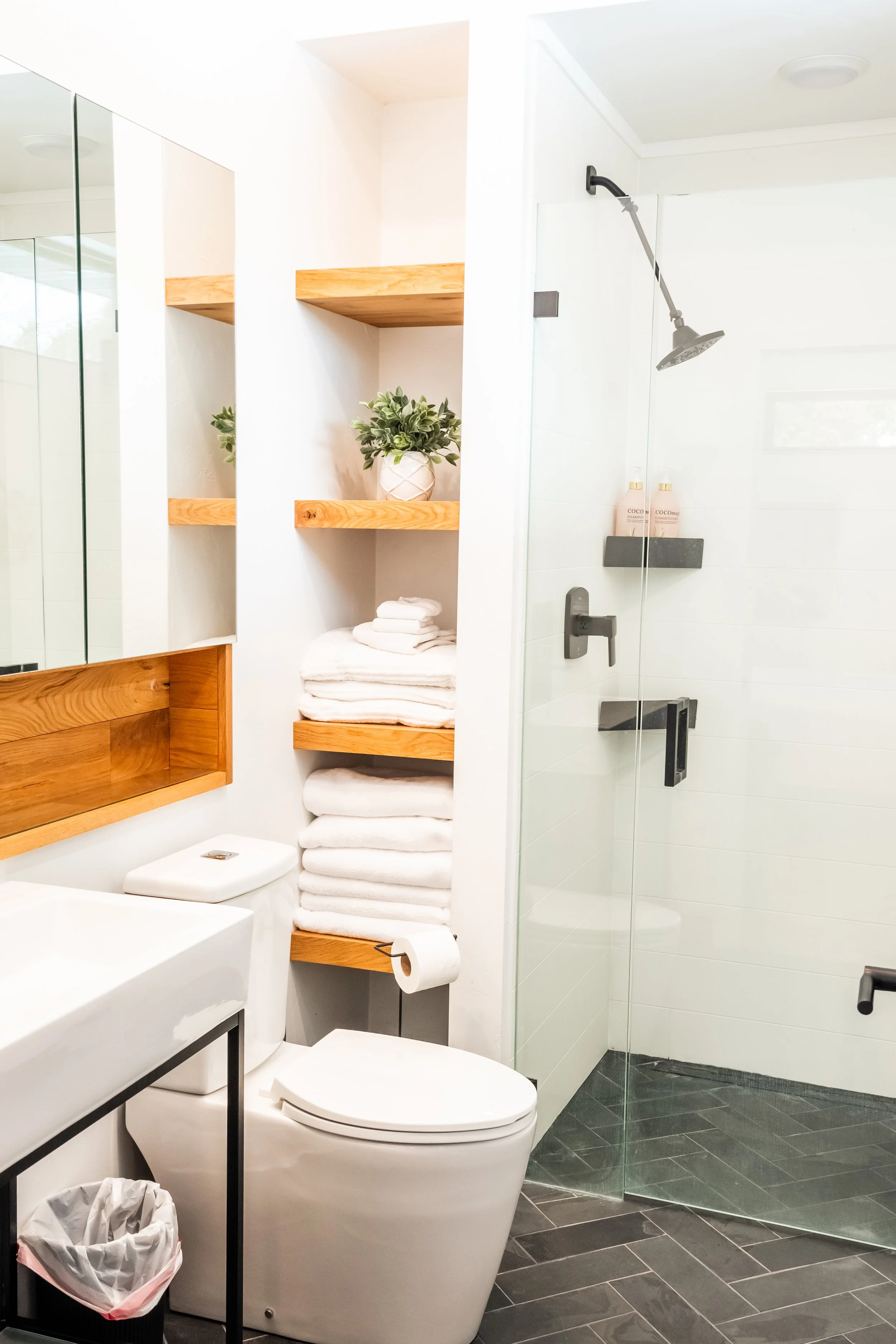 Bedroom 1 - Bathroom