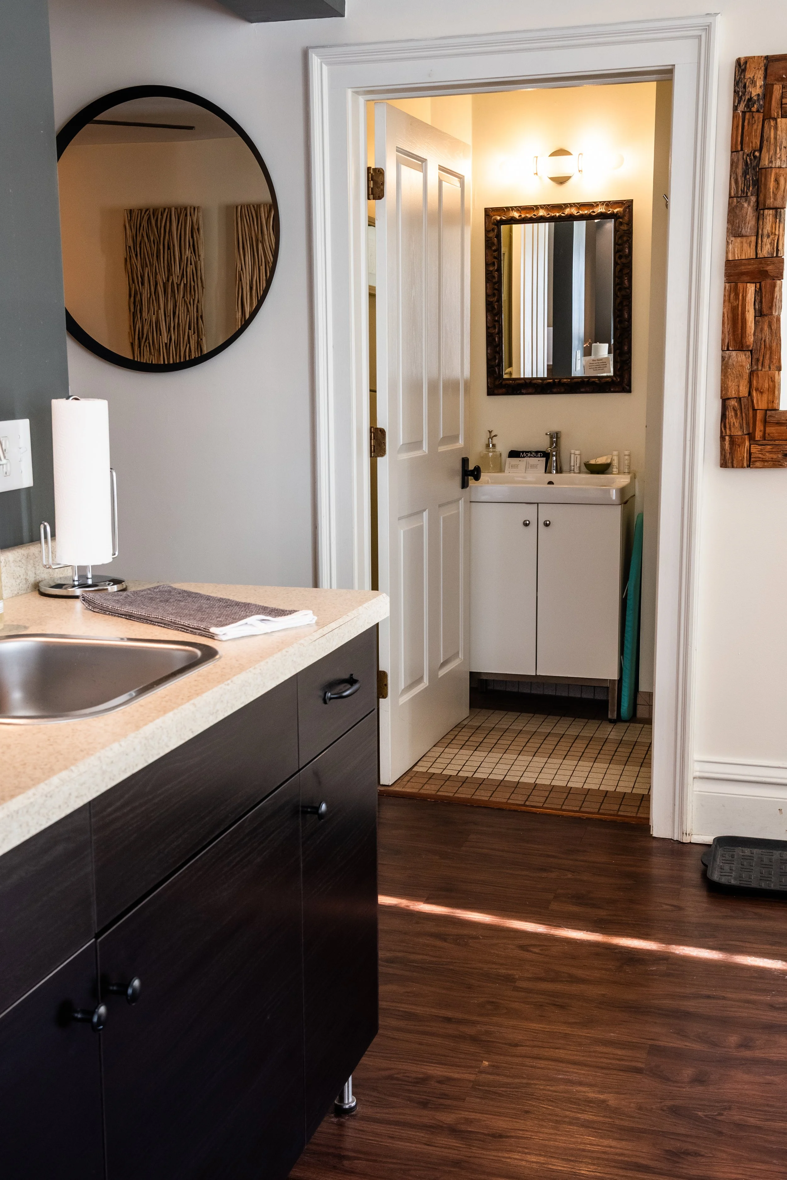 Kitchenette/Bathroom