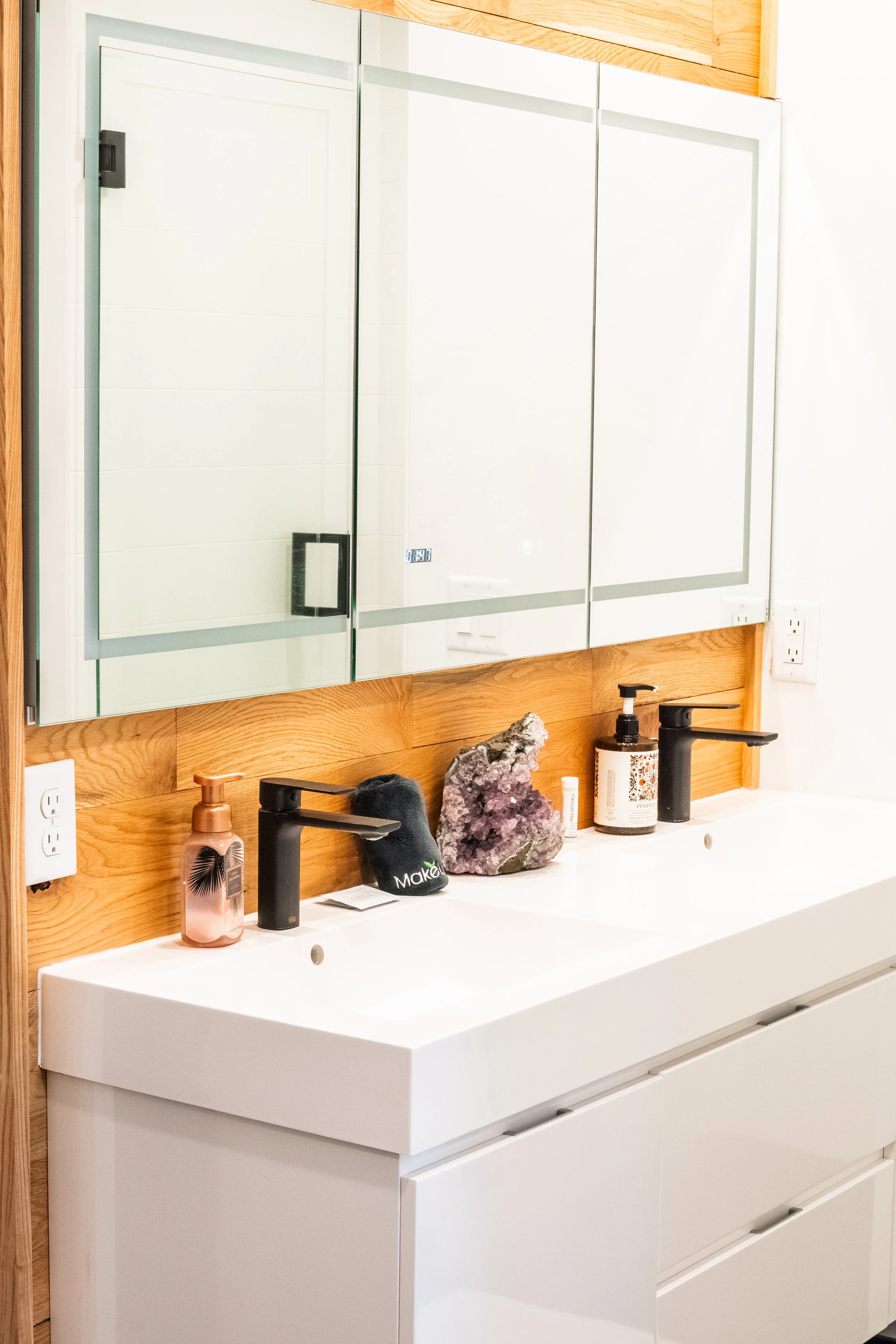 Shared Upstairs Bathroom