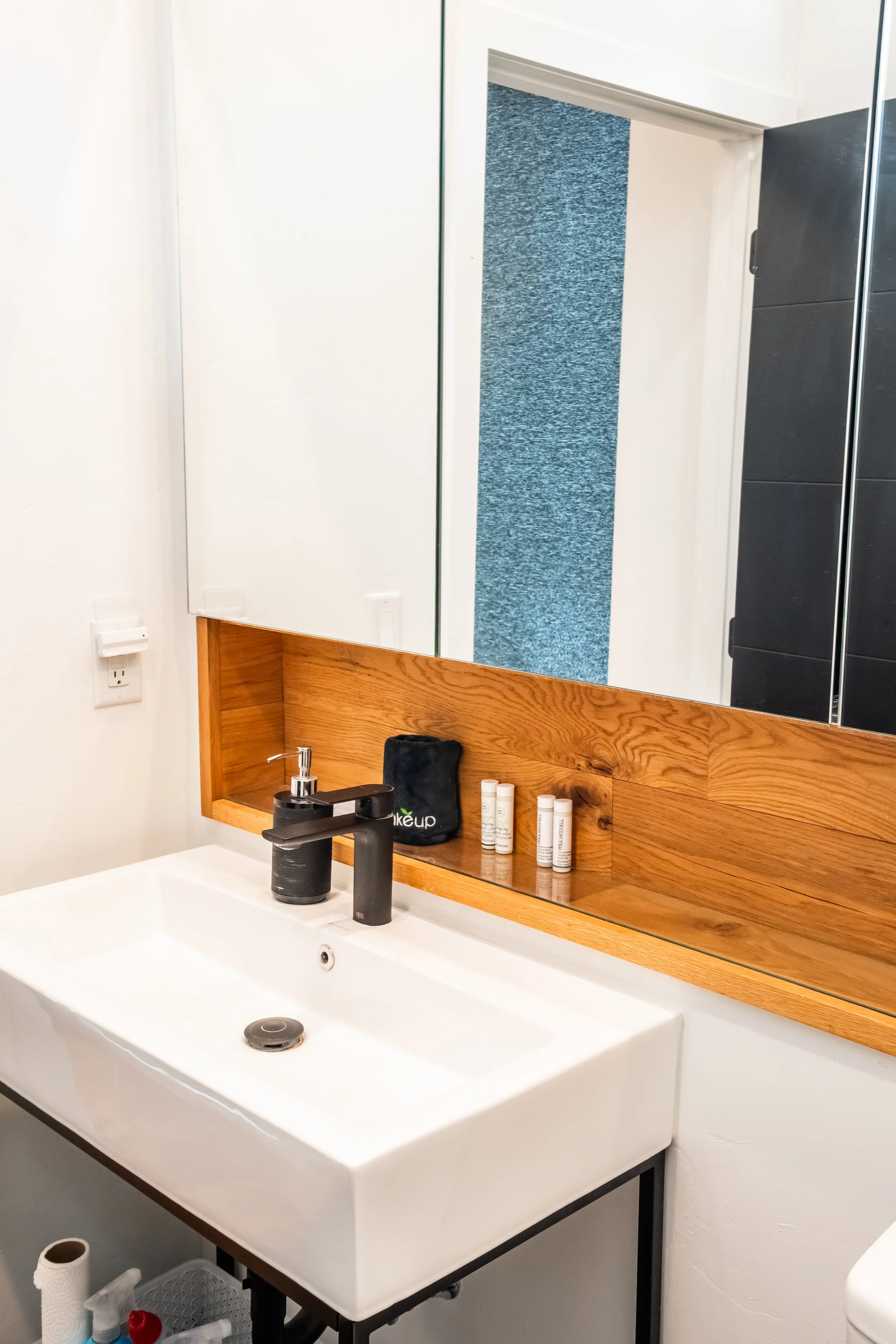 Bedroom 1 - Bathroom