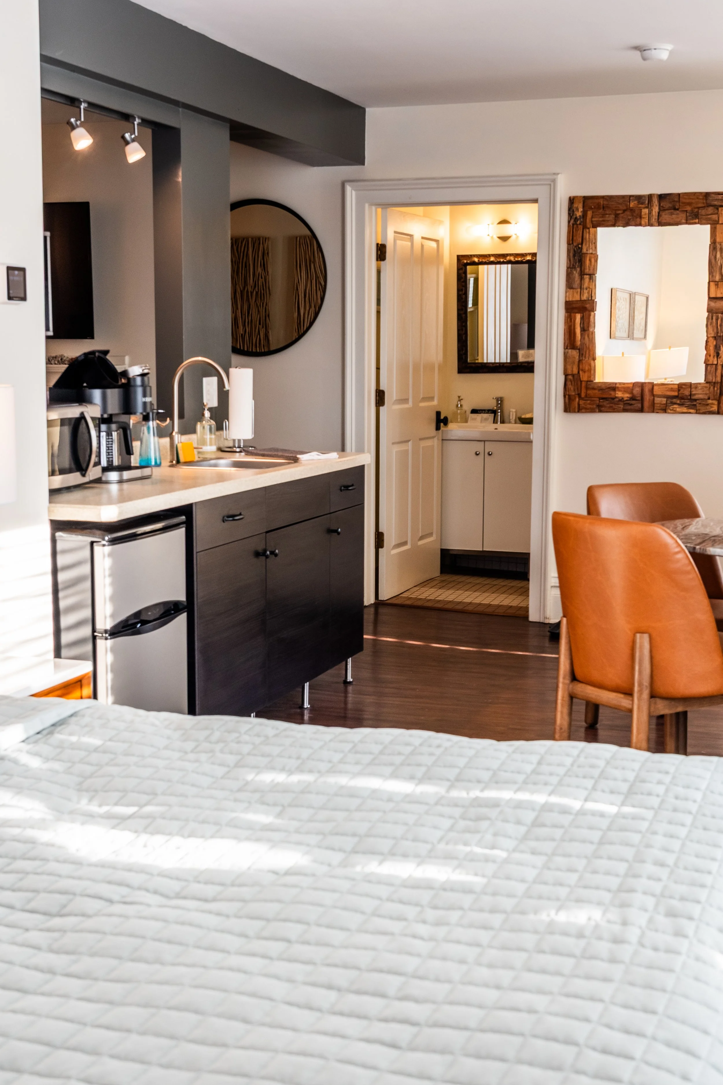 Kitchenette/Dining/Bathroom