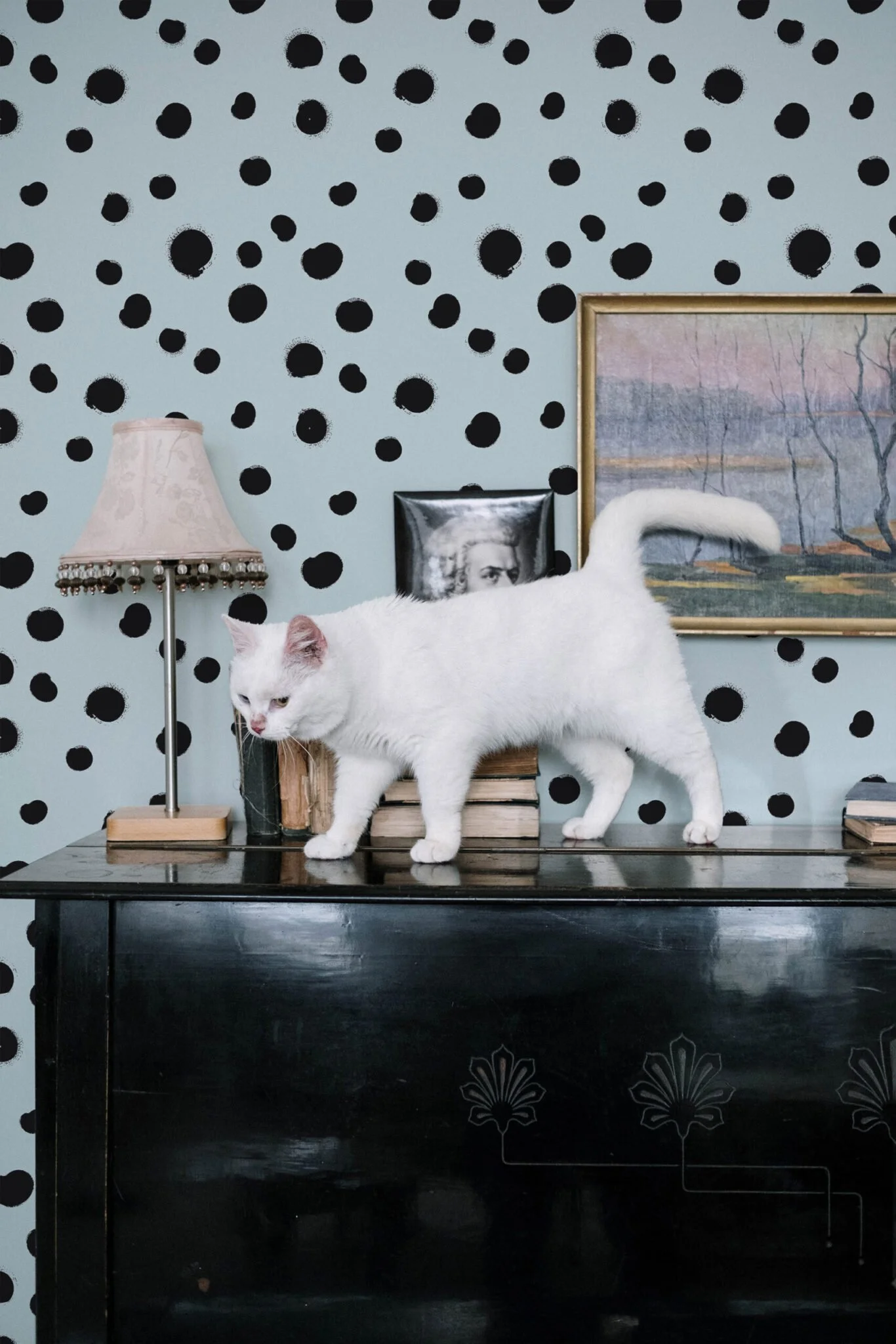 03603_blue_black_dots-wallpaper_wall_detail_36-1366x2048.jpg