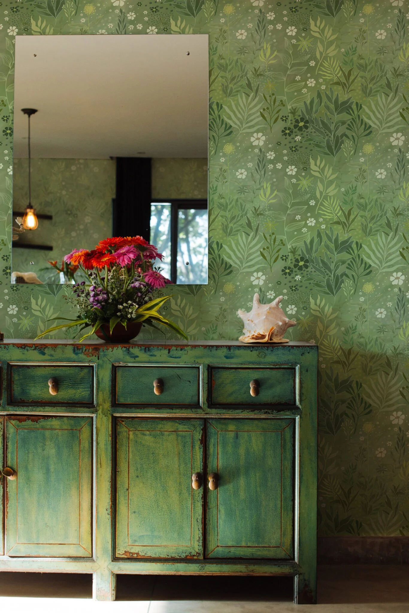 03691_green_whimsical_flower_field-wallpaper_feature_wall_30-1366x2048.jpg