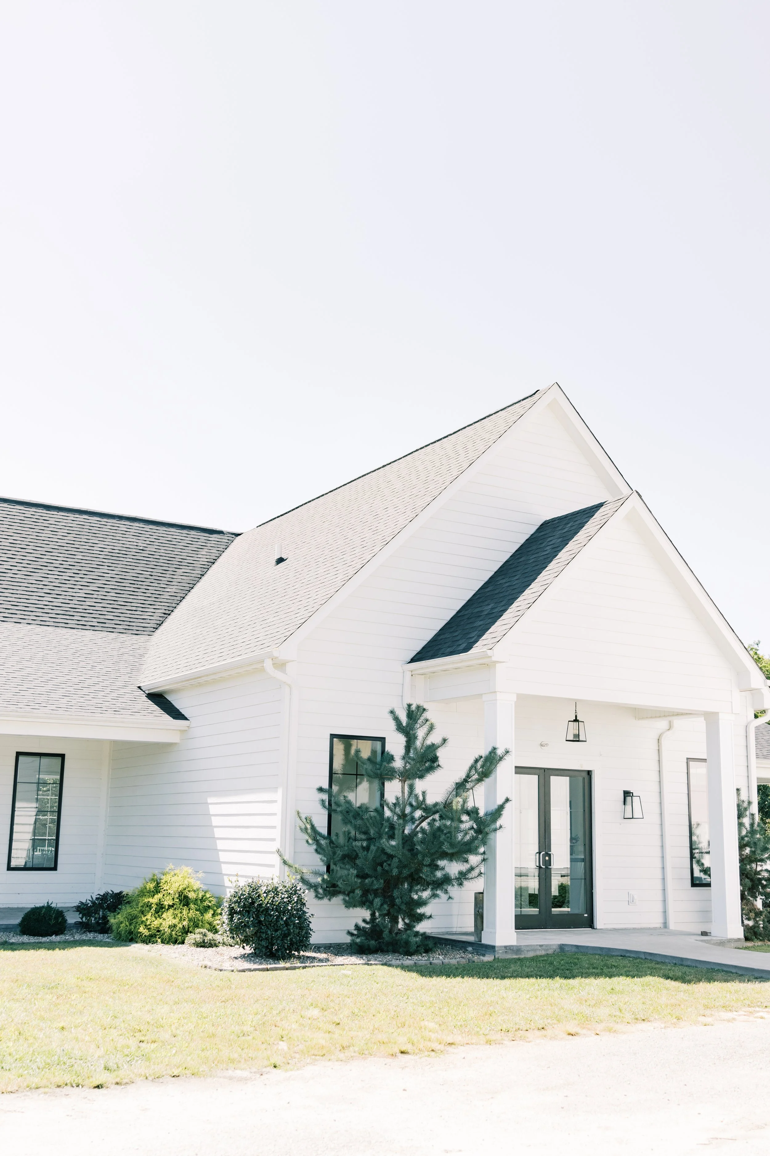 Meadowview Weddings & Events, Morehead, KY - Photographed by Kenzie Riley Photography for Paula Yates Photography