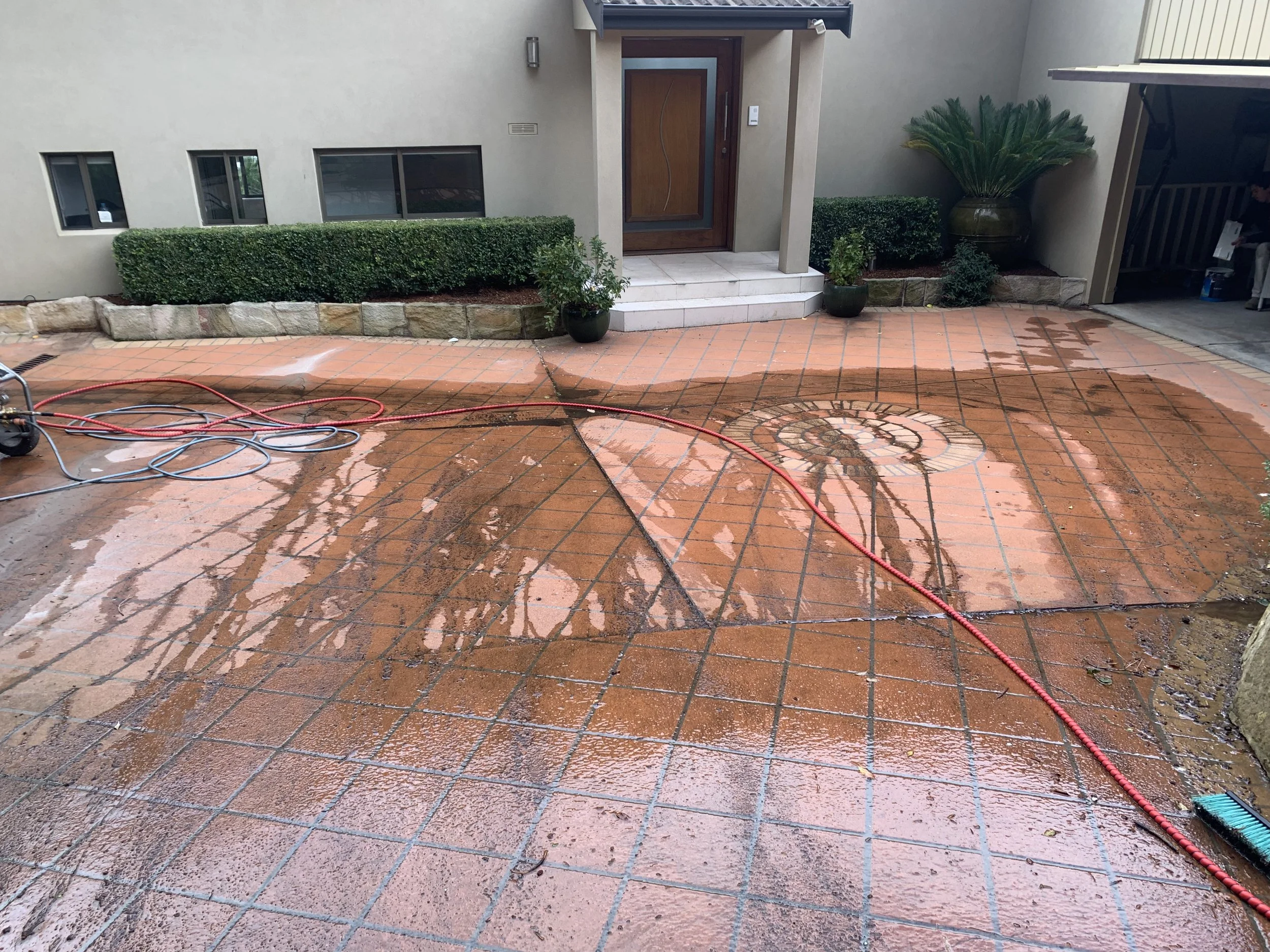 Allambie: From Dated Terracotta to Modern Minimalist
The Project: An old, stenciled terracotta-style driveway that made the property look dated, worn, and busy.