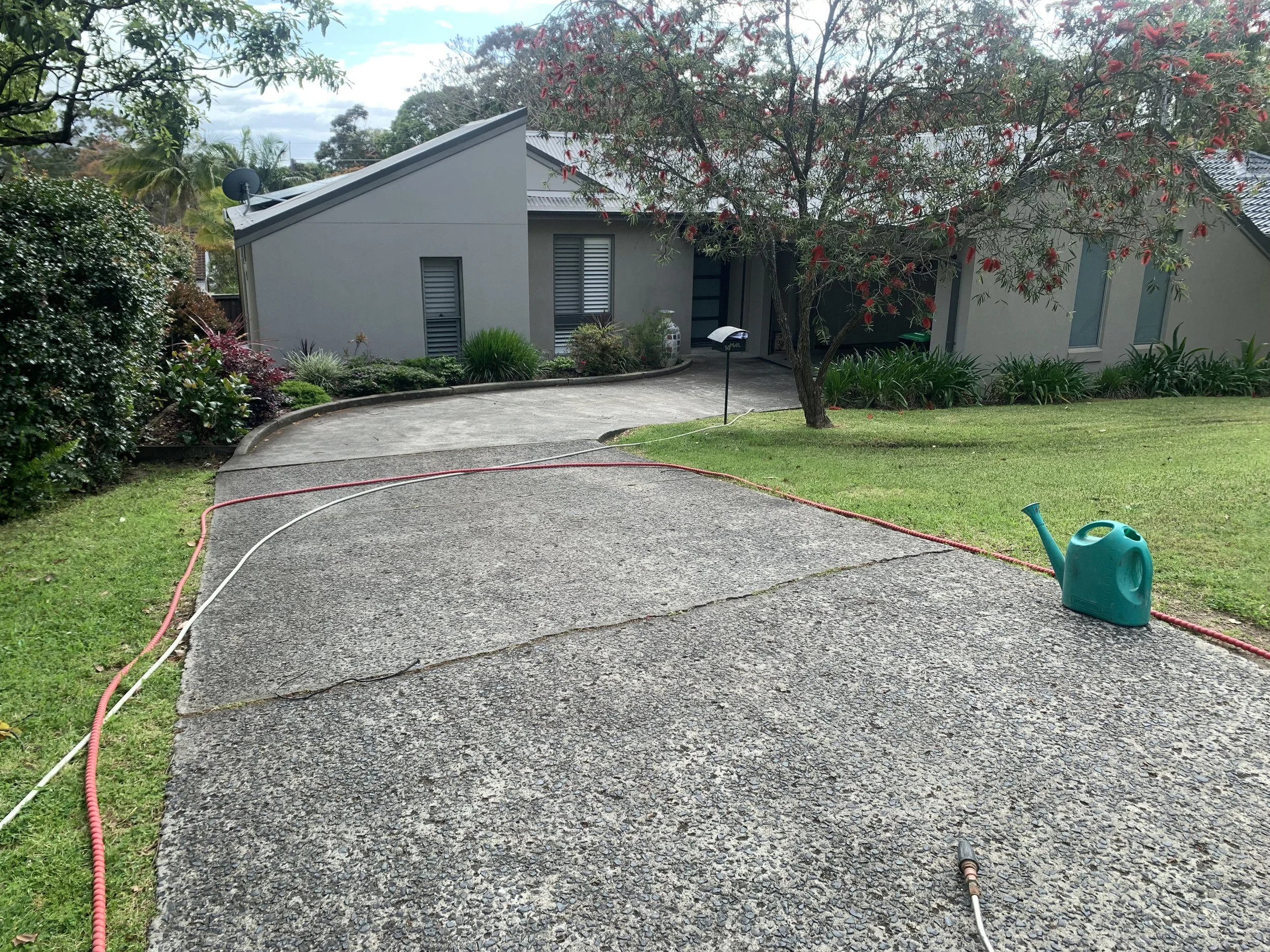 Cromer: Seamless Surface Restoration
The Project: An older, patchy concrete driveway with visible aggregate wear and unsightly repair marks from previous years.