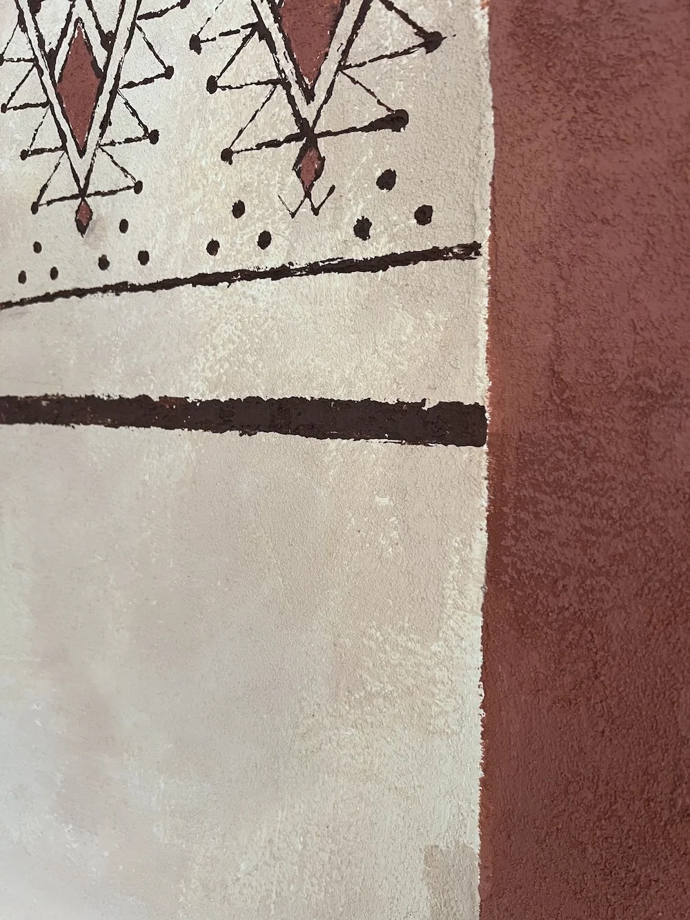Motifs géométriques berbères inspirés de l’art amazigh – peinture de Vanessa Ben Amor
