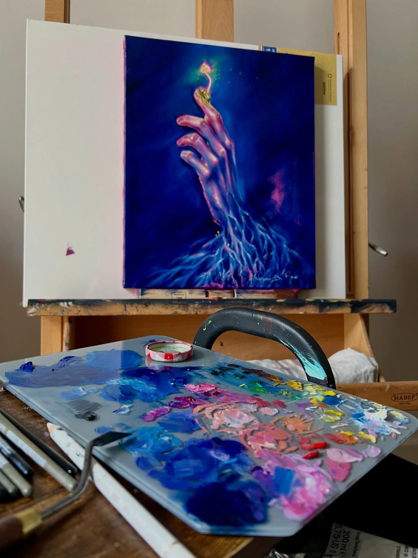 𝐄́𝐦𝐞𝐫𝐠𝐞𝐧𝐜𝐞 
Huile sur toile
41 x 33 cm

La toile est termin&eacute;e, je pose mes pinceaux.

Et je regarde la palette.
Je l&rsquo;ai regard&eacute;e longuement. 

Une &oelig;uvre dans l&rsquo;&oelig;uvre. 
&Eacute;ph&eacute;m&egrave;re.

#ar