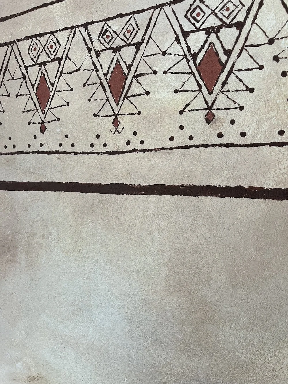 Motifs géométriques berbères inspirés de l’art amazigh – peinture de Vanessa Ben Amor