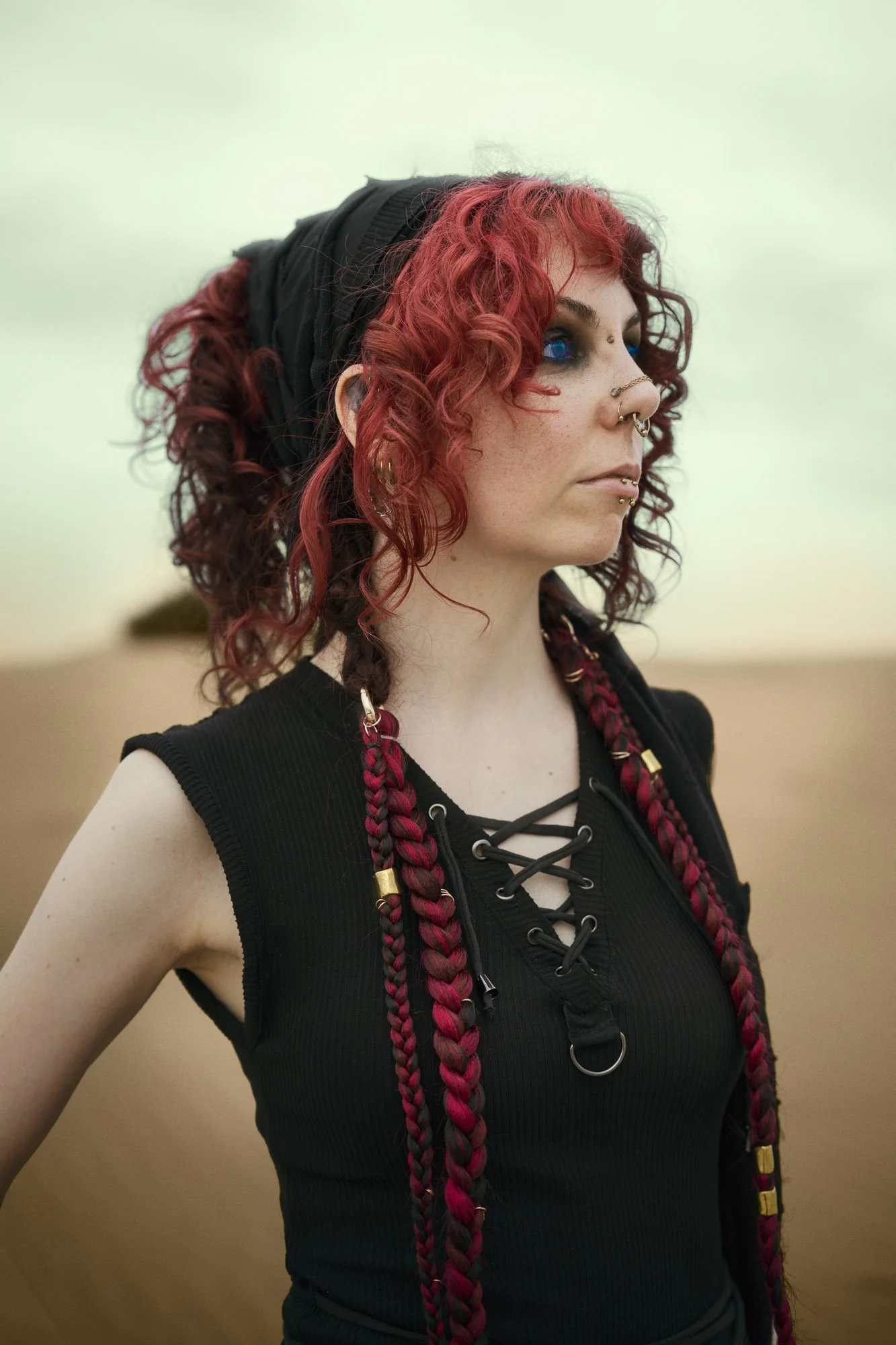 Close-up portrait of 𝔄𝔦𝔫𝔥𝔬𝔞 𝔗.ℭ. as a Dune-inspired wanderer in the desert