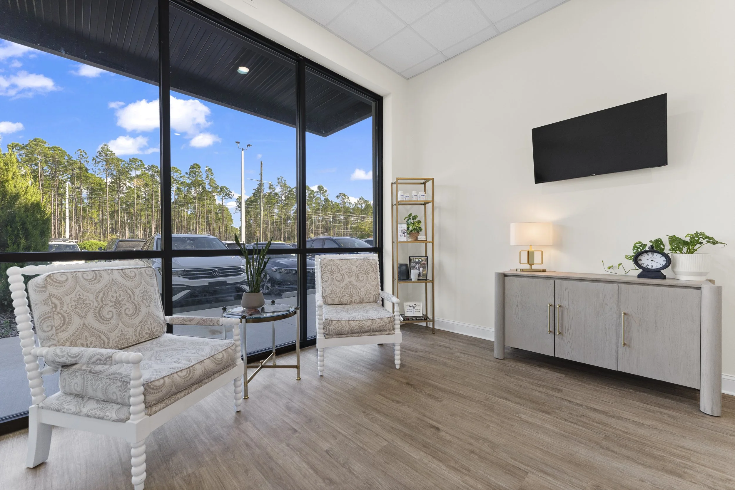 Bright and welcoming waiting area inside R & R Collective Health’s St. Johns, Florida office.