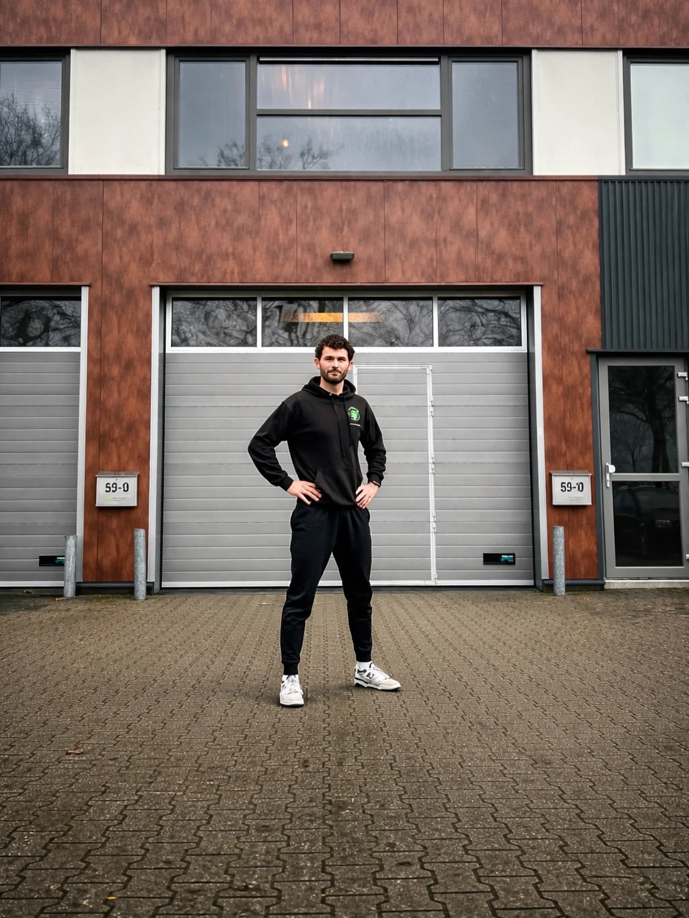 🚀 START 2 MAART
📍 LOCHTERSWEG 59-10

Vanaf 2 maart start ik mijn eigen studio voor
Personal Training, Duo Training en Groepstraining.

Achter de schermen wordt keihard gewerkt om alles tot in detail gereed te maken.
De vloer. De verlichting. De app