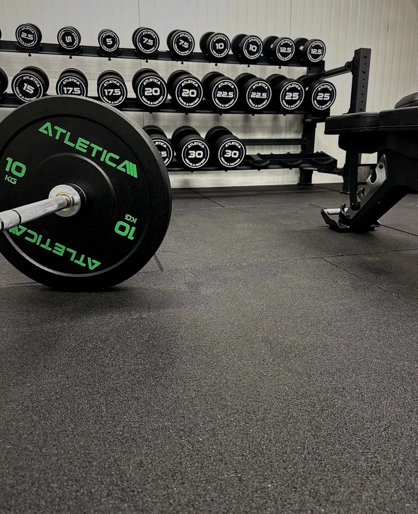 Hier draait het om gericht trainen.
Techniek. Progressie. Resultaat.

In een omgeving waar aandacht, kwaliteit en hard werken centraal staan.

Benieuwd of dit bij jou past?
Stuur me gerust een bericht. 💪