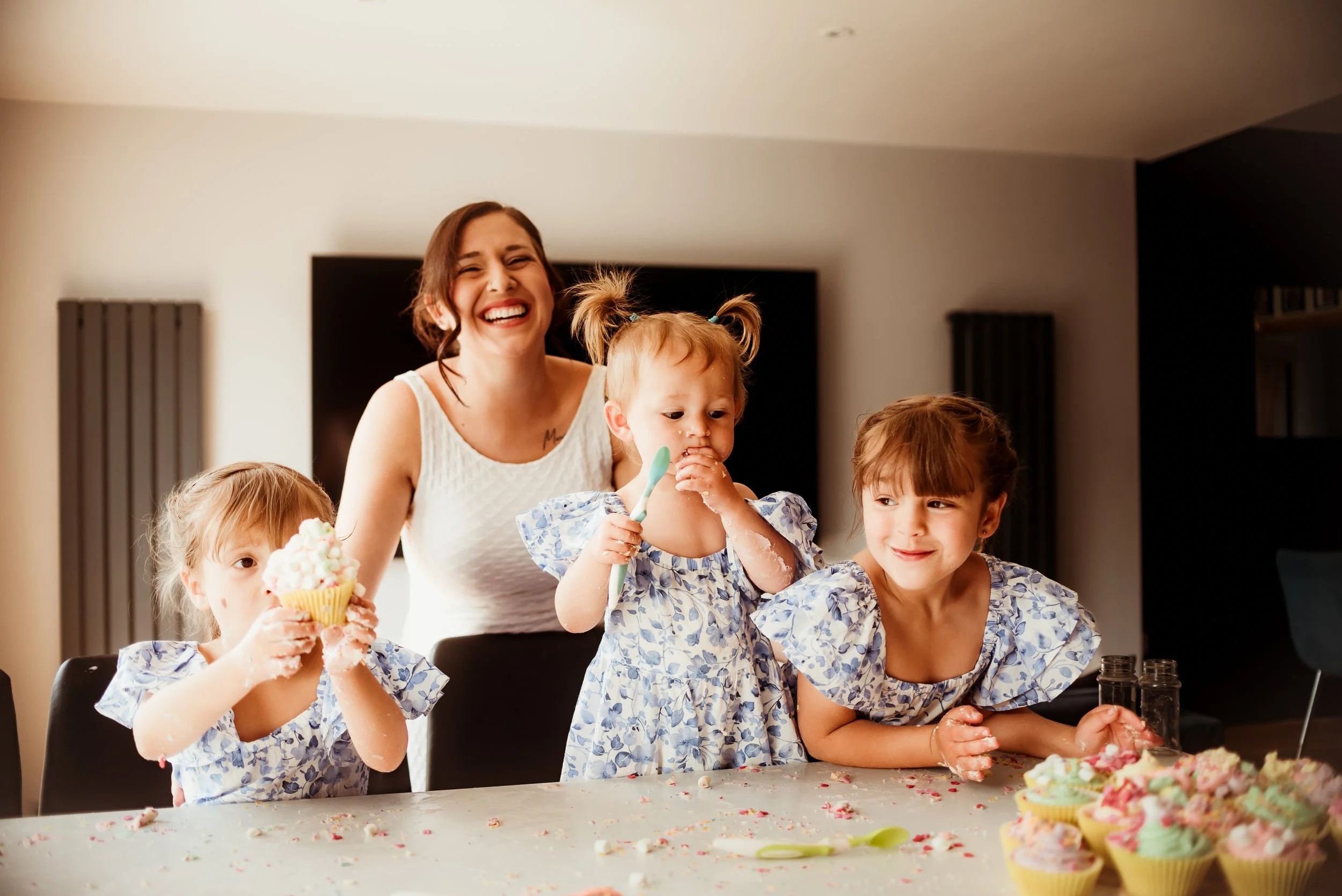 Scones, cupcakes and sisterhood | A Motherhood Session at home