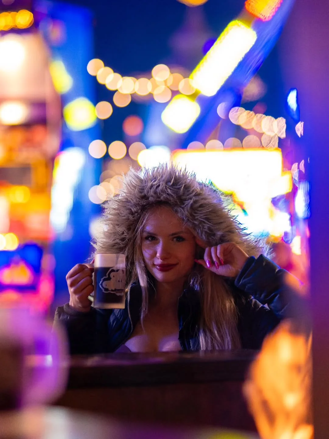 Merry Christmas everyone! 🎄🎁 Ein letzter Gl&uuml;hwein auf dem Weihnachtsmarkt... 🥹

#christmas #weihnachten #gl&uuml;hwein #weihnachtsmarkt #herresceha