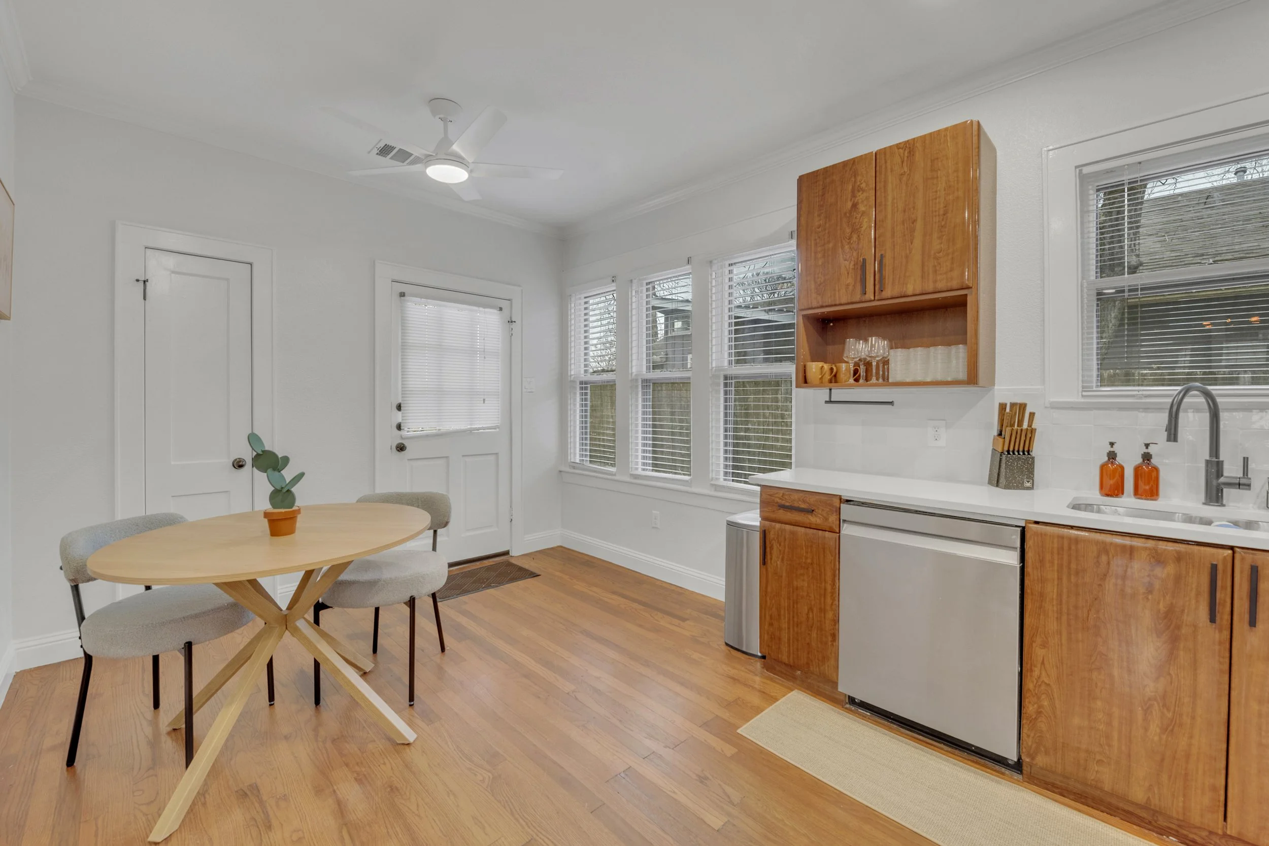 11. Kitchen Table.jpg