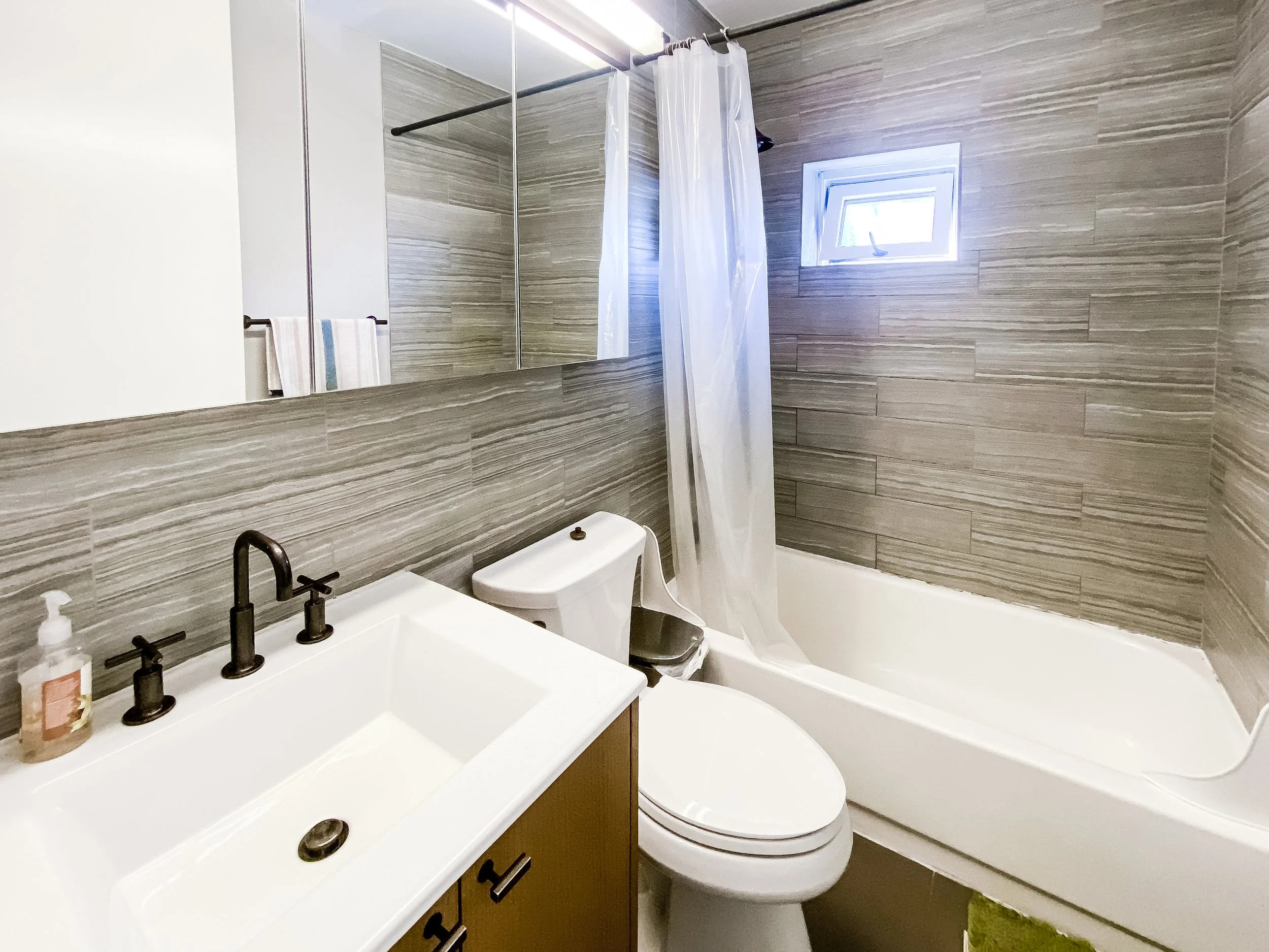 7. Hall Bath _ Common Area.jpg