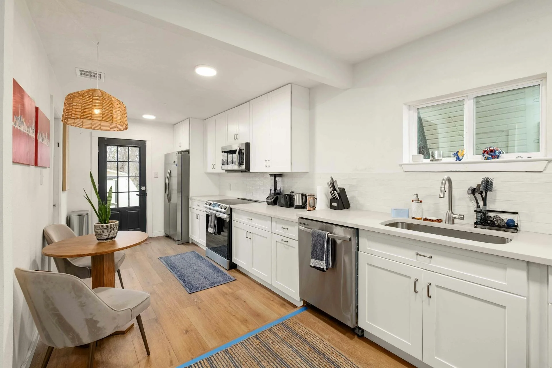 fully-equipped-kitchen-east-austin-rental.jpg