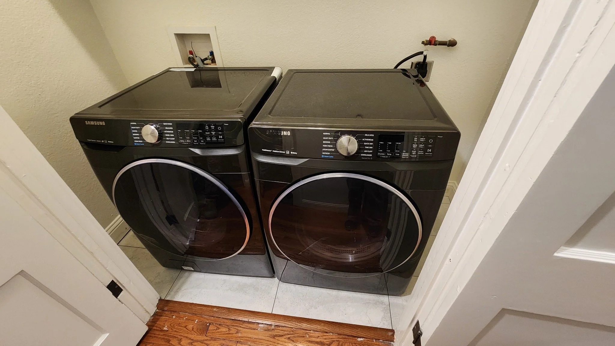 12. Washer & Dryer.JPEG
