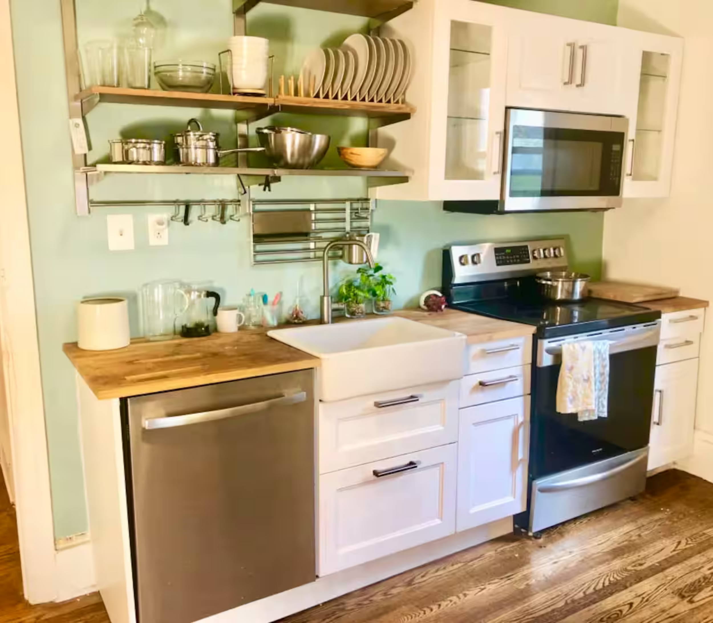 Airbnb landing page (16).png