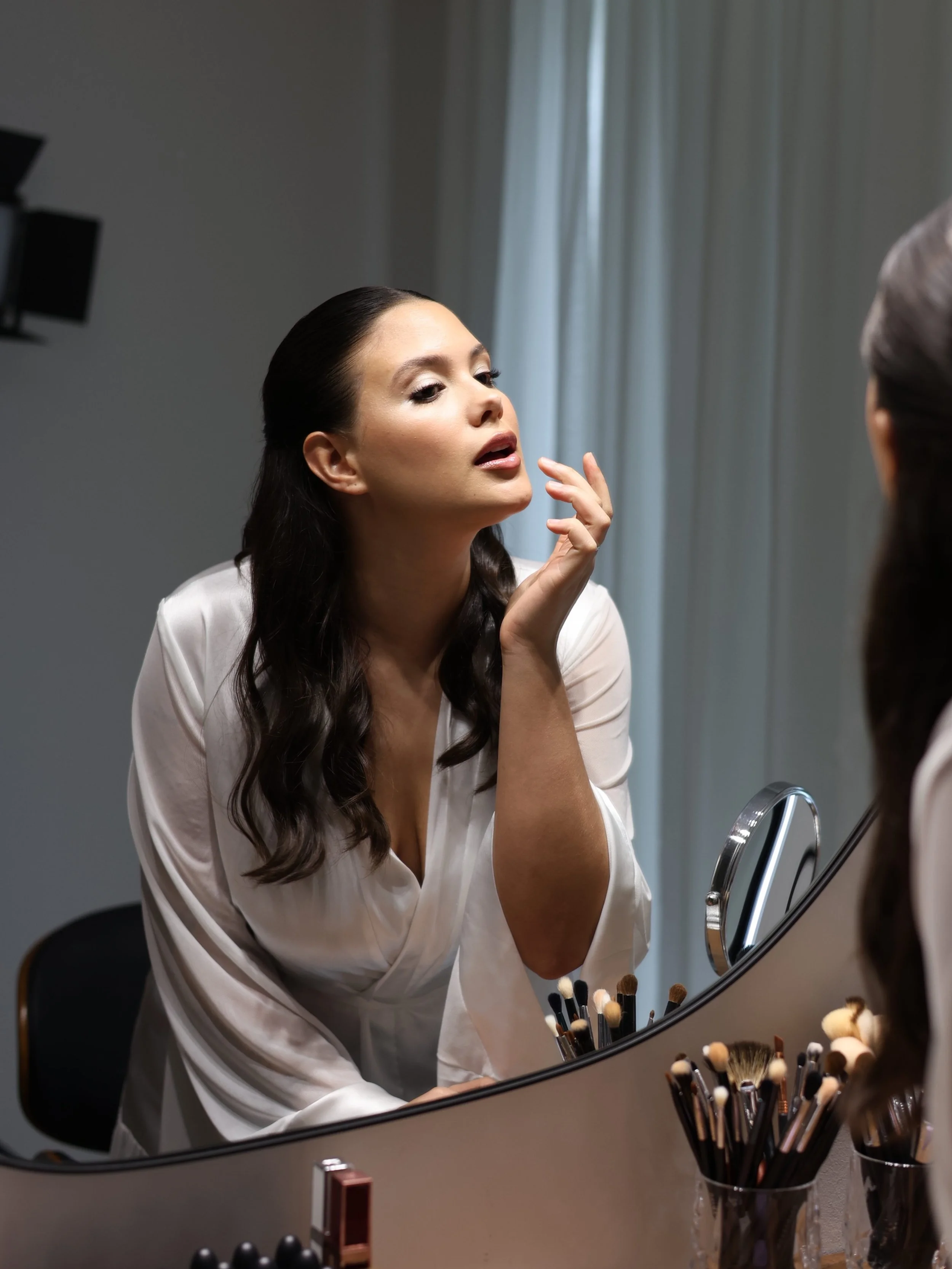 A romantic, modern, and intentionally feminine bridal look.

I offer more than just a strategically designed beauty, I create a bespoke experience for one of the most important day of your life. 🤍