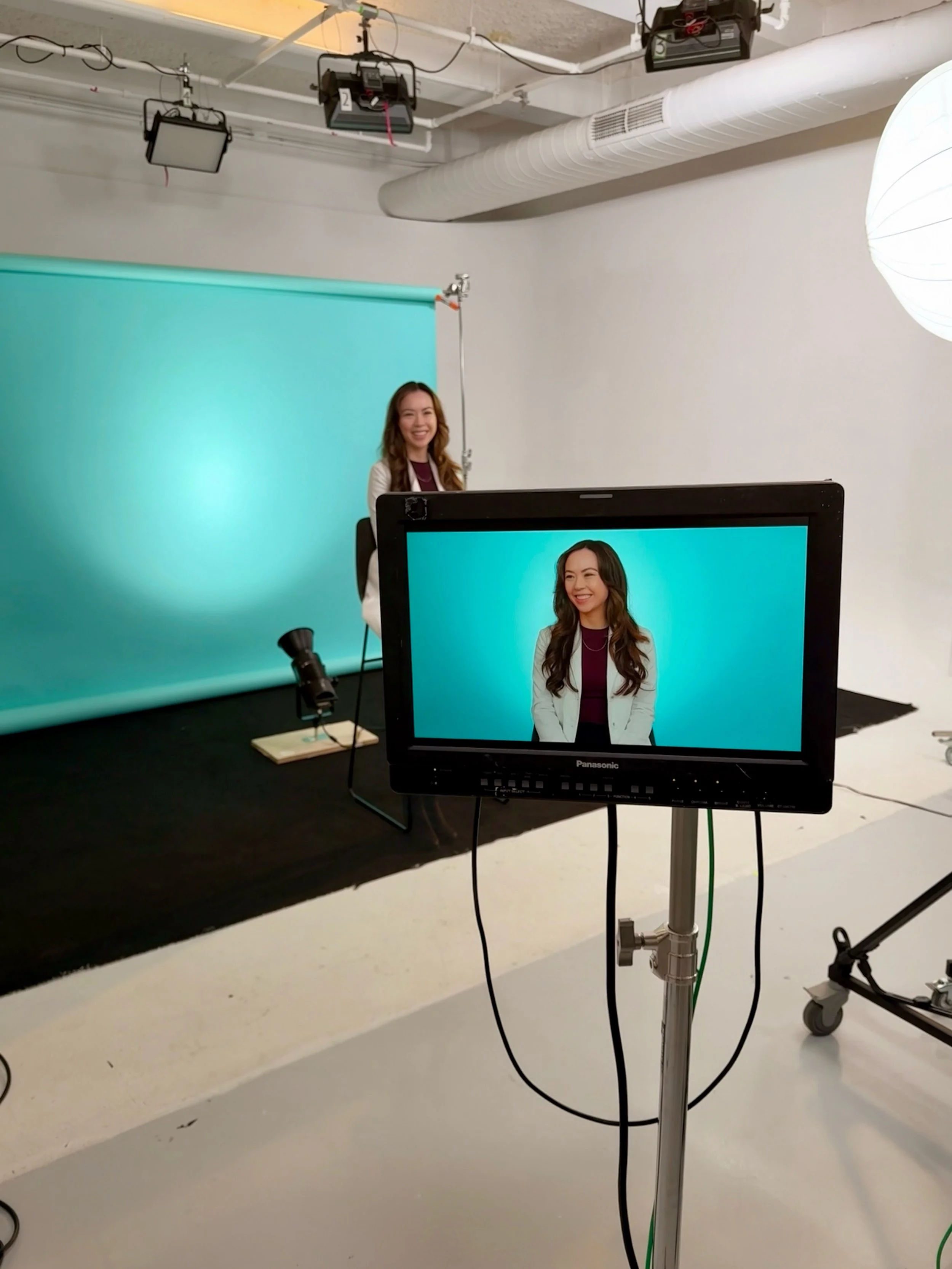 A little BTS from this week 🎥👀
Always fun talking all things derm. More to come!

Always a pleasure working with @thisisflowspace x @shemedia 🤍

#Dermatologist #BehindTheScenes #OnSet #bts