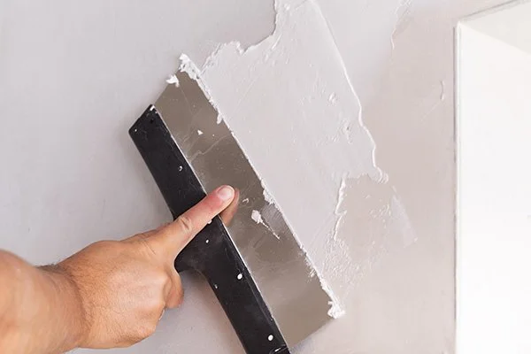Prix enduit peinture au m² : coûts réels, matériaux, main-d’œuvre et conseils
