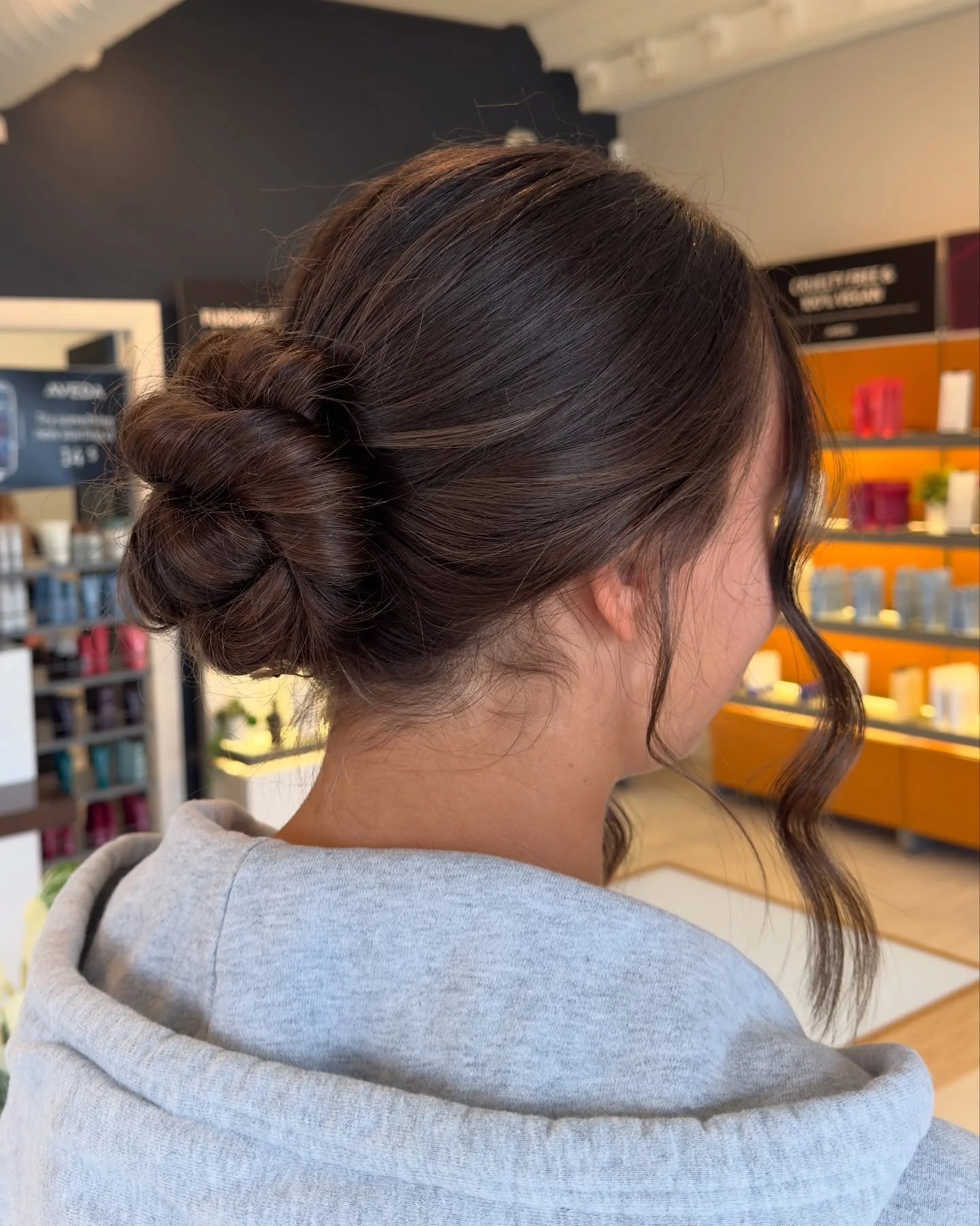 Updo season is here! 💫 

Whether you&rsquo;re getting ready for prom, wedding season, or a special event, this elegant twisted bun with soft face-framing curls is the perfect blend of timeless and modern. ✨ Let your hair shine as much as you do! 💍?