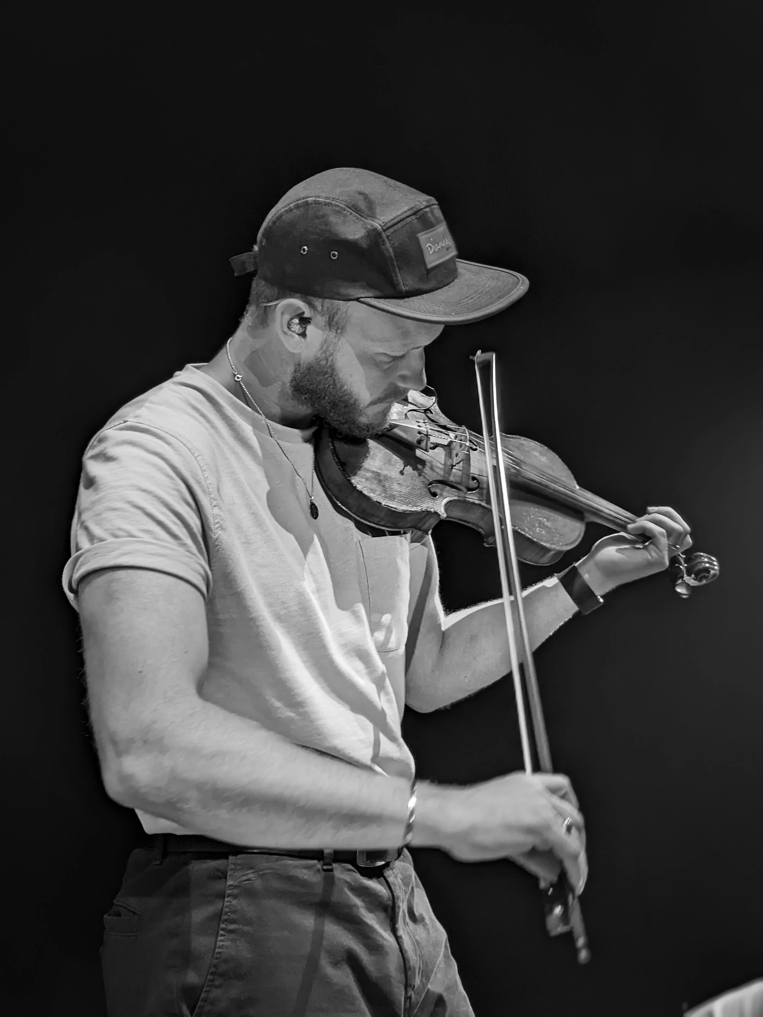 Justin Willman, violinist and fiddle player, live performance