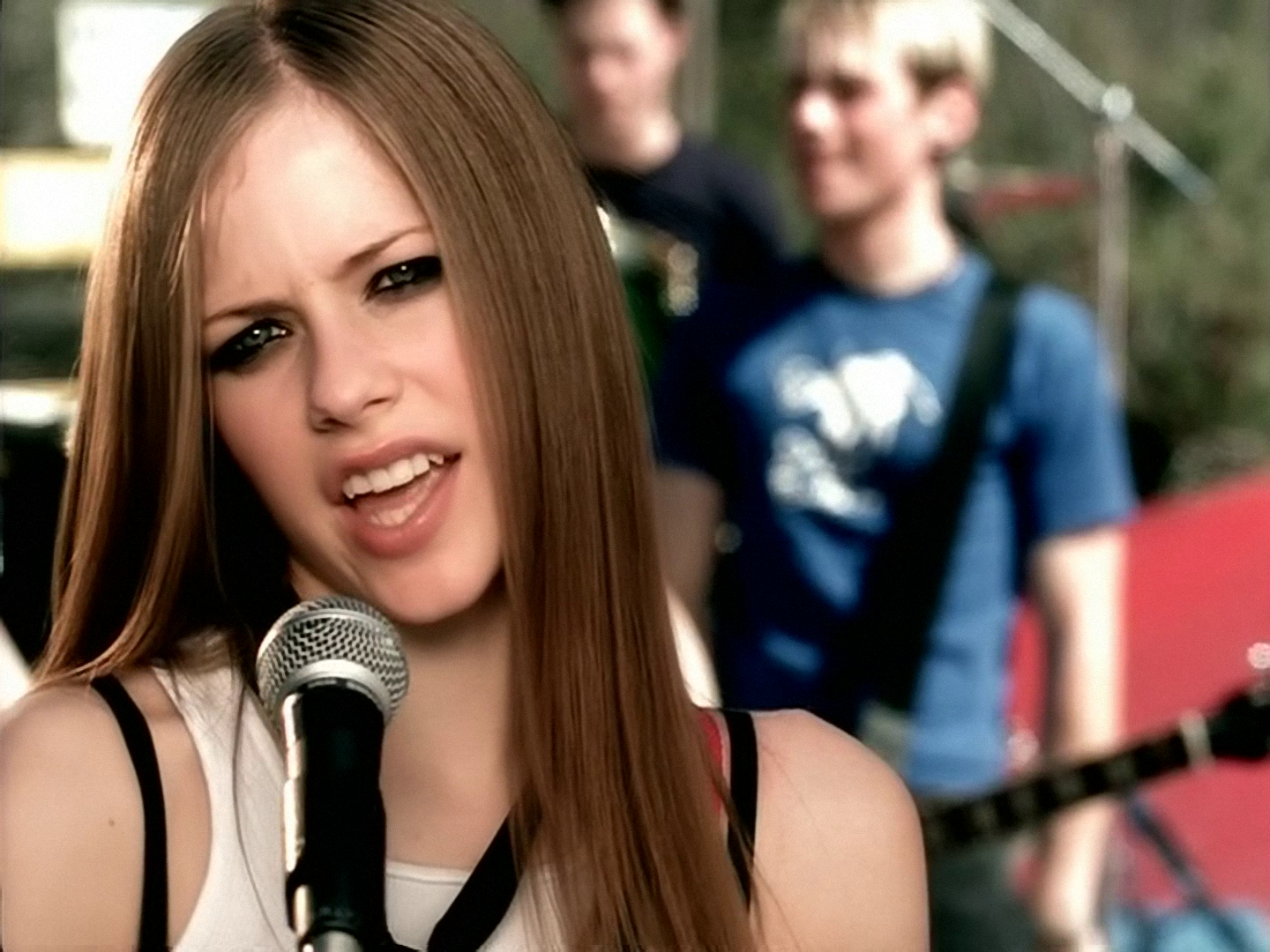 “COMPLICATED” CUMPLE 24 AÑOS: EL LEGADO POP-PUNK DE AVRIL LAVIGNE