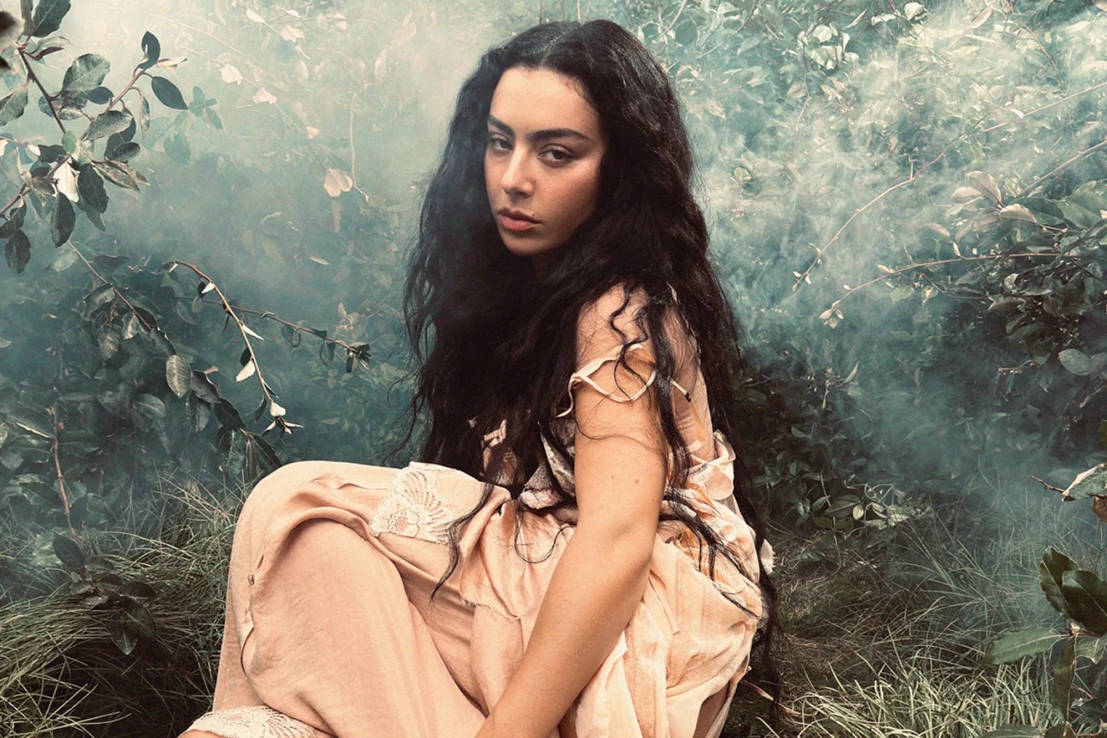 CHARLI XCX Y WUTHERING HEIGHTS: UNA REINVENCIÓN GÓTICA LLEGA AL CINE