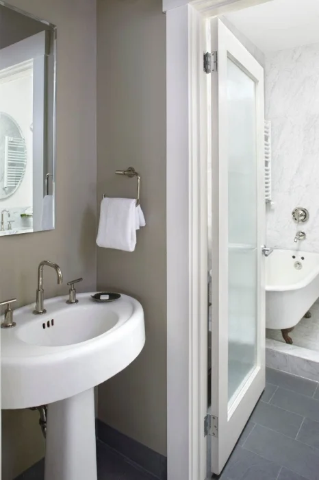 Henderson bath (1 of 1).jpg