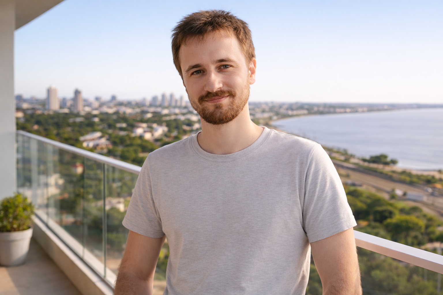 Louis, conseiller en structuration patrimoniale internationale, aide à sécuriser et organiser les décisions financières dans un contexte de mobilité et d’expatriation.