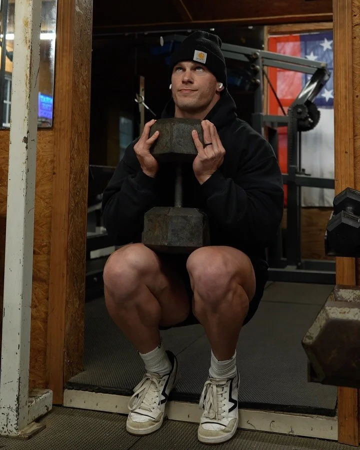 QUAD FOCUSED LEG WORKOUT 

Adductors x abductors 
 - 4x20

Extensions
 - 25,20,15,12,10

Lying curls
 - 4x15

Db goblet squat
 - 4x10

Close stance leg press
 - 4x15

Smith sissy squat 
 - 3x8

#quadworkout #quads #legday  #legpress