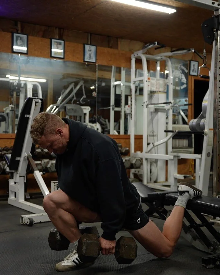 LEG WORKOUT 

Hyperextension
 - 4x20

Db bulgarians
 - 10,8,6,6

Seated curls 
 - 15,12,10,10,10

Leg press
 - 5x12

Db RDL
 - 3x10 w/ pulse rep 

#LegDay  #HamstringWorkout #Squat #LegWorkout #LegPress