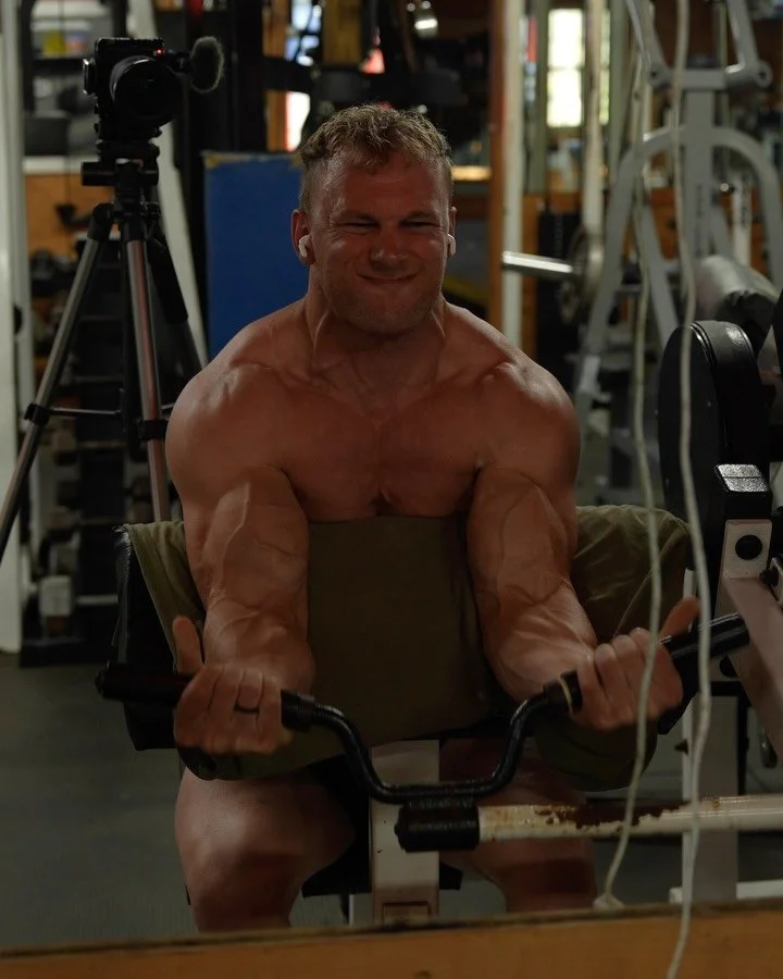 BACK &amp; BI&rsquo;S WORKOUT

Single arm cable row 
 - 4x20

Row machine 
 - 4x12-15

Single arm db row 
 - 4x10

Machine pull down
 - 3x15

Low back extension 
 - 4x15

Preacher curl
 - 5x12

Seated db curl
 - 5x15 

#backworkout #backday