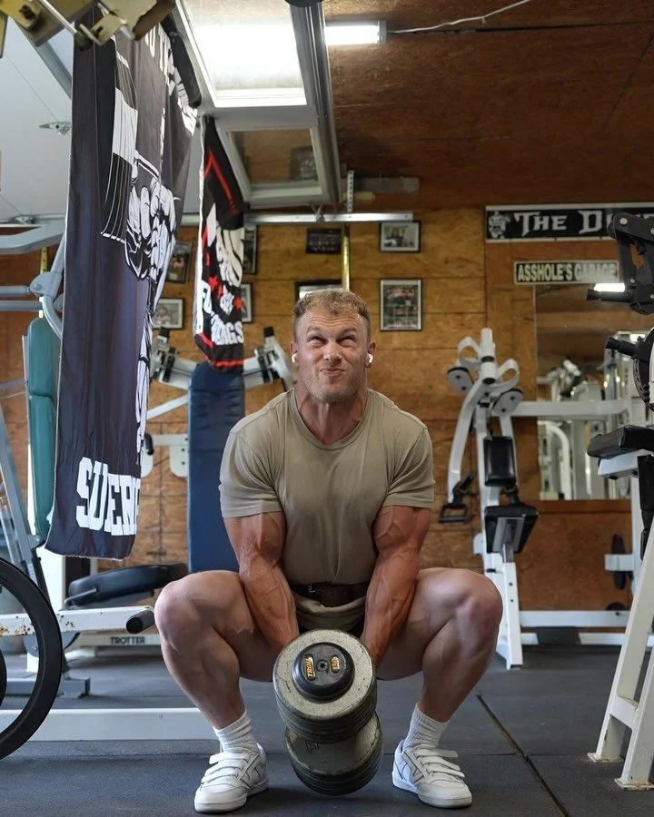 QUAD FOCUSED LEG WORKOUT 

Single leg press
 - 20,20,15,15,10,10

Extensions 
 - 16,12,10,10

Lying curl
 - 4x12

Db squat
 - 4x12

Close stance box squat
 - 5x15

Extensions 
 - 4x30

Calf raise
 - 5x15

#quadworkout #legday