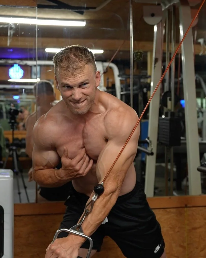 CHEST WORKOUT 

Decline cable fly
 - 4x15-20

Low to high cable fly
 - 4x15

Db fly
 - 4x12-15

Incline bb press
 - 4x10

Decline cable press (shown first)
 - 4x15

Push ups
 - 4x15

#chestday #chestworkout #pushworkout