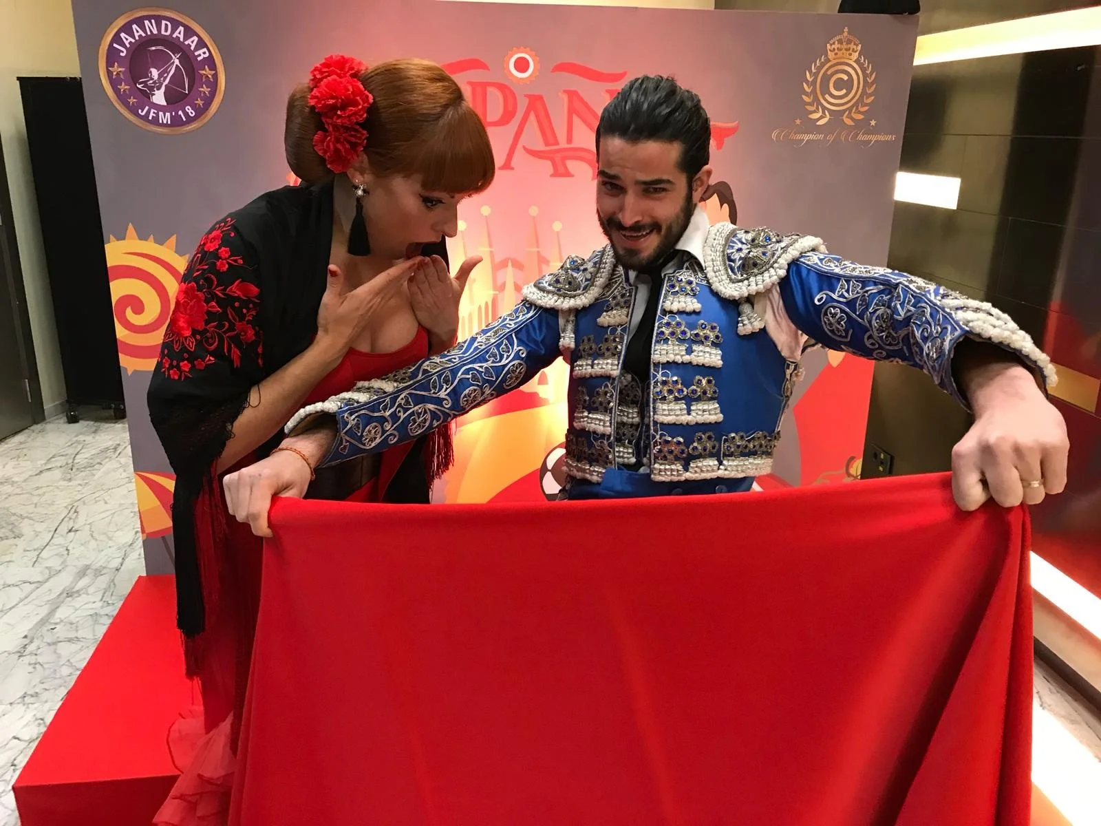 Welcome de recepción para un evento corporativo de Tata Seguros, con un actor caracterizado como torero y una bailaora, en una intervención inspirada en el folclore español para recibir a los invitados.