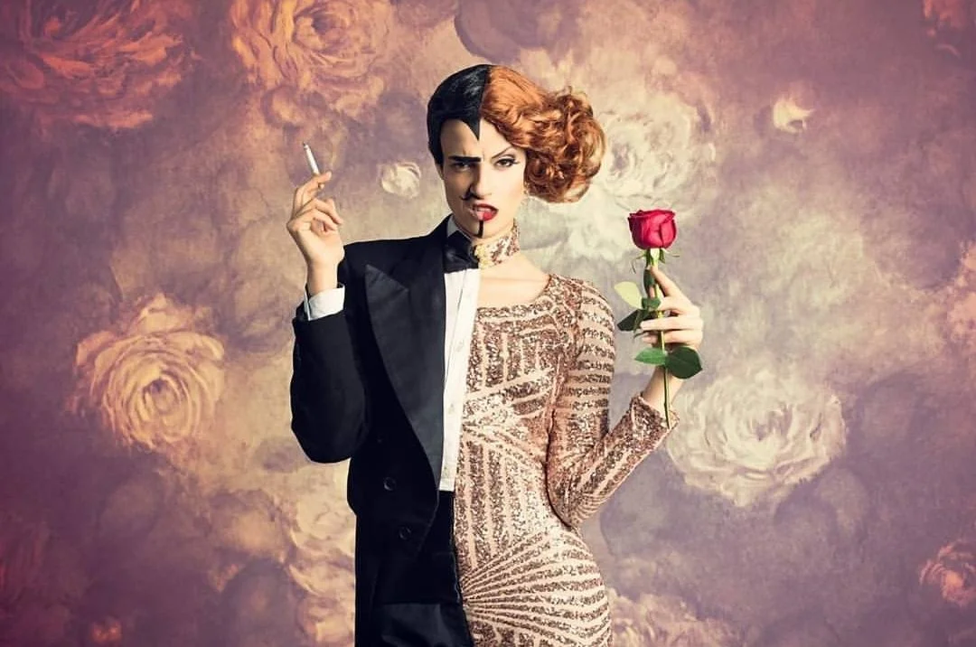 Personaje escénico de Cuatr8chos en una propuesta visual y conceptual, diseñada para shows temáticos y experiencias performativas en eventos.