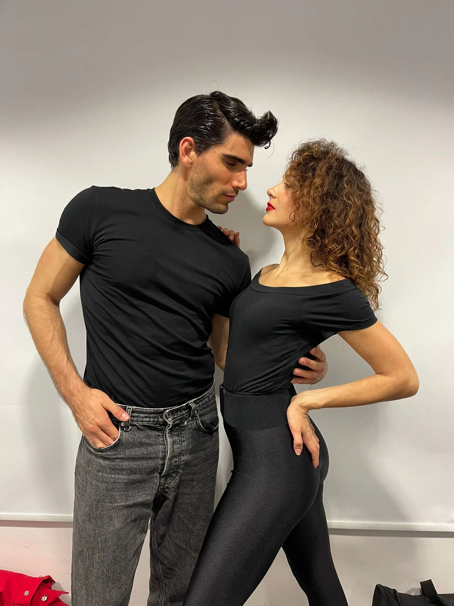 Sesión artística con performers de Cuatr8chos, una imagen vinculada a propuestas escénicas para eventos, shows y producciones creativas.