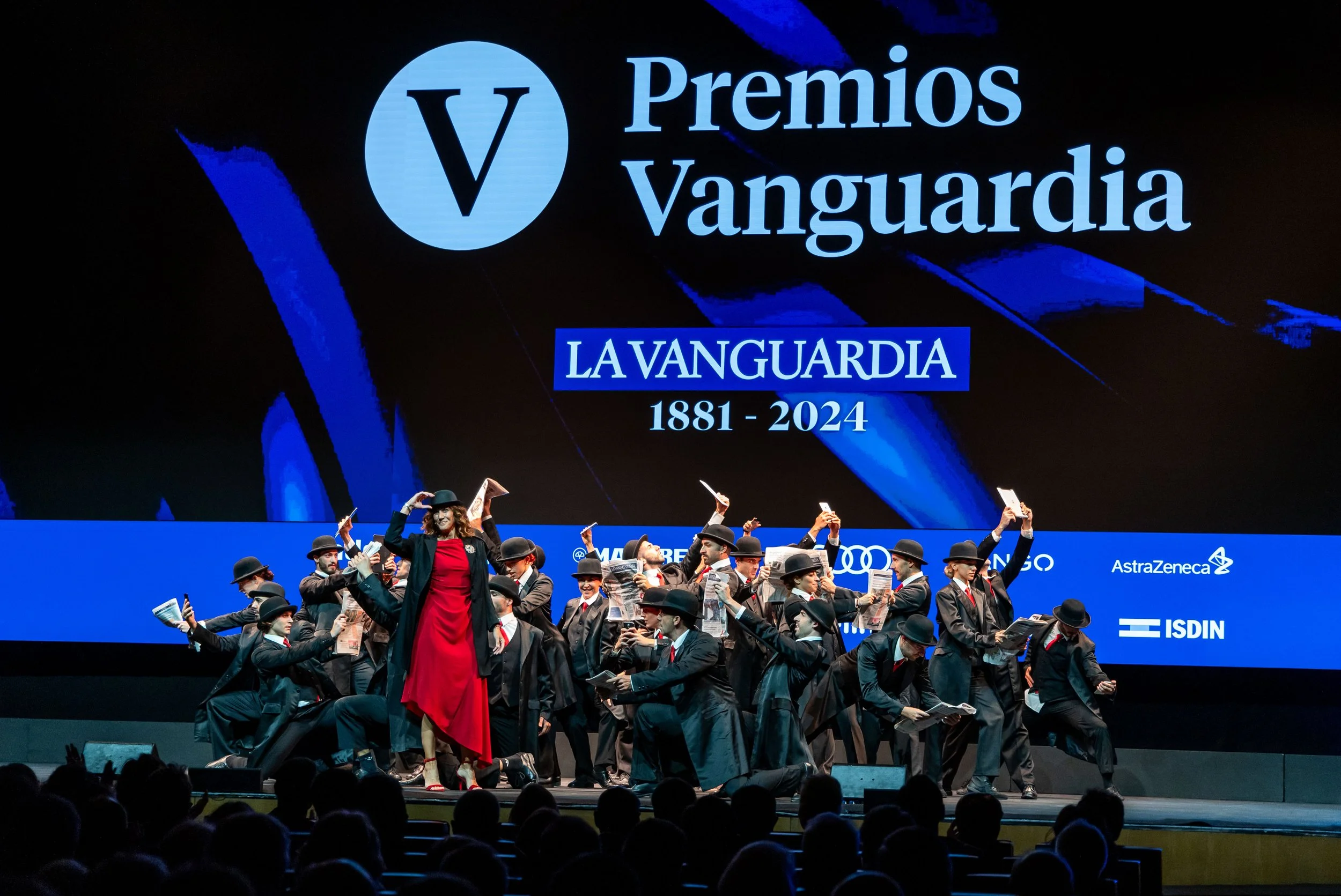 Opening de los Premios La Vanguardia 2024 dirigido por Cuatr8chos con 30 bailarines.