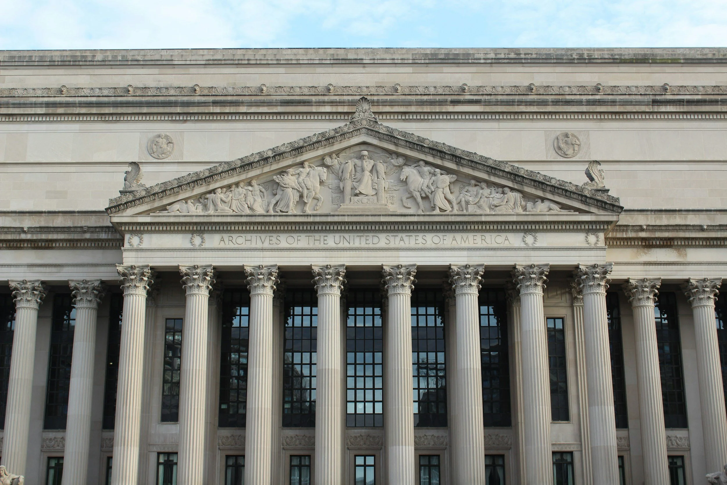 Front view of the US National Archives building