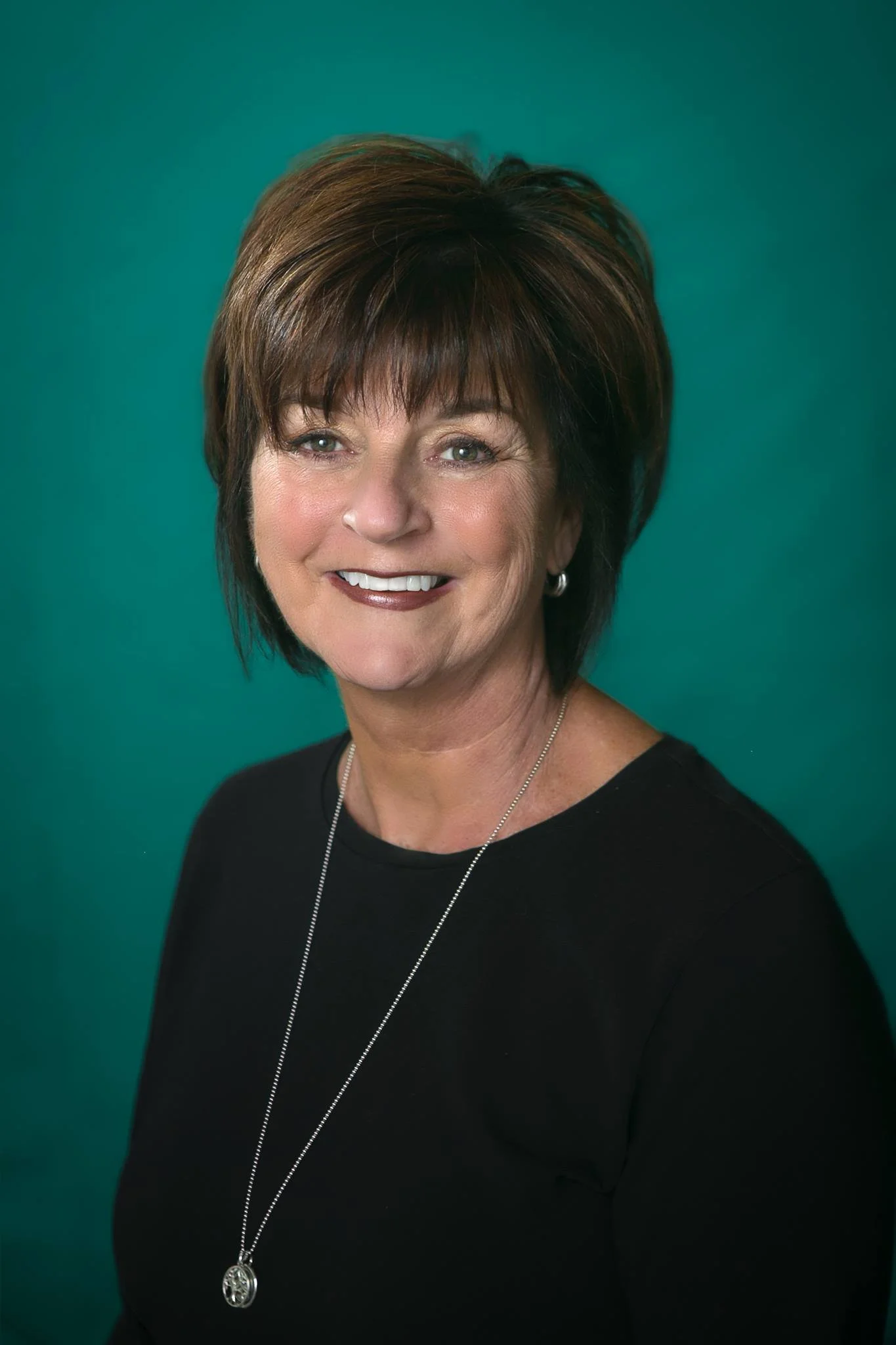 Headshot of Deb Hooks, top Realtor and licensed broker in Iowa and Illinois