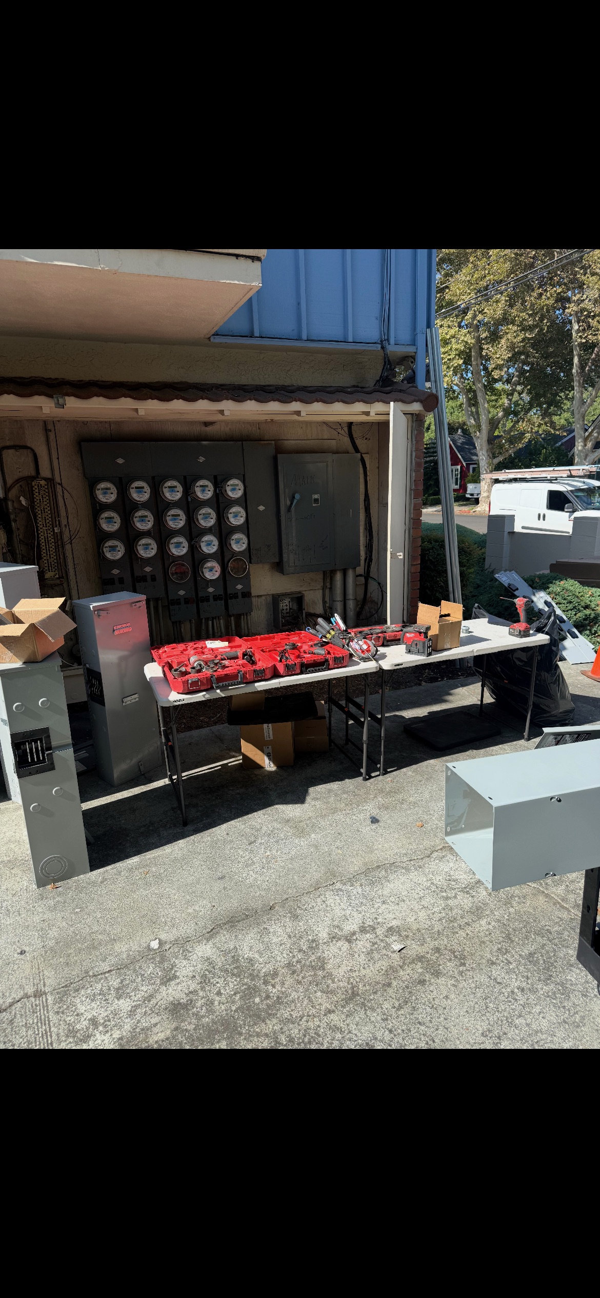 600A single phase Zinsco to 600A single phase Siemens underground commercial apartment complex upgrade for insurance compliance. 